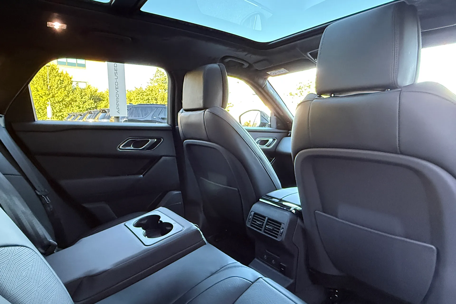 LAND ROVER RANGE ROVER VELAR thumbnail image number 40