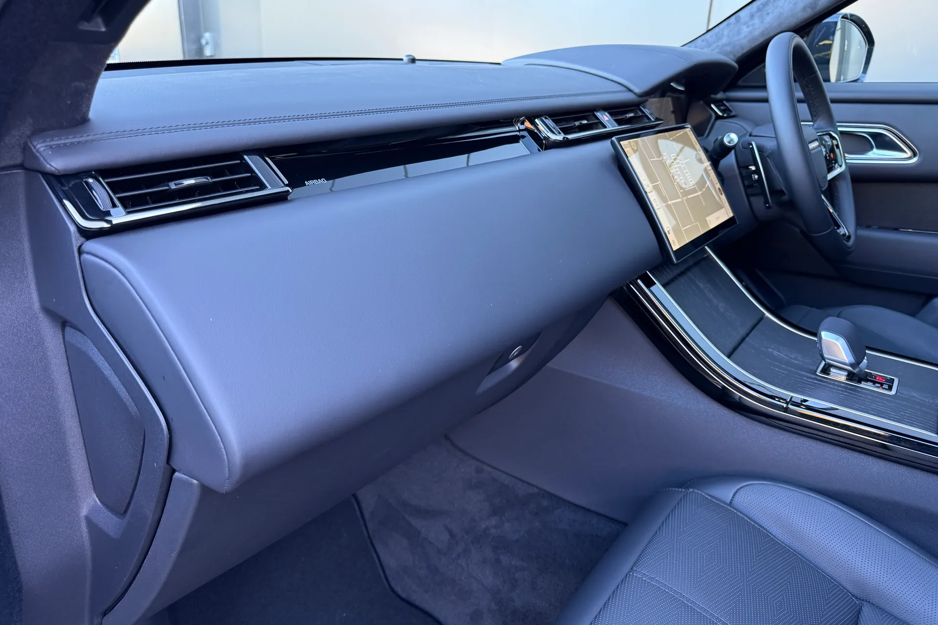 LAND ROVER RANGE ROVER VELAR thumbnail image number 49