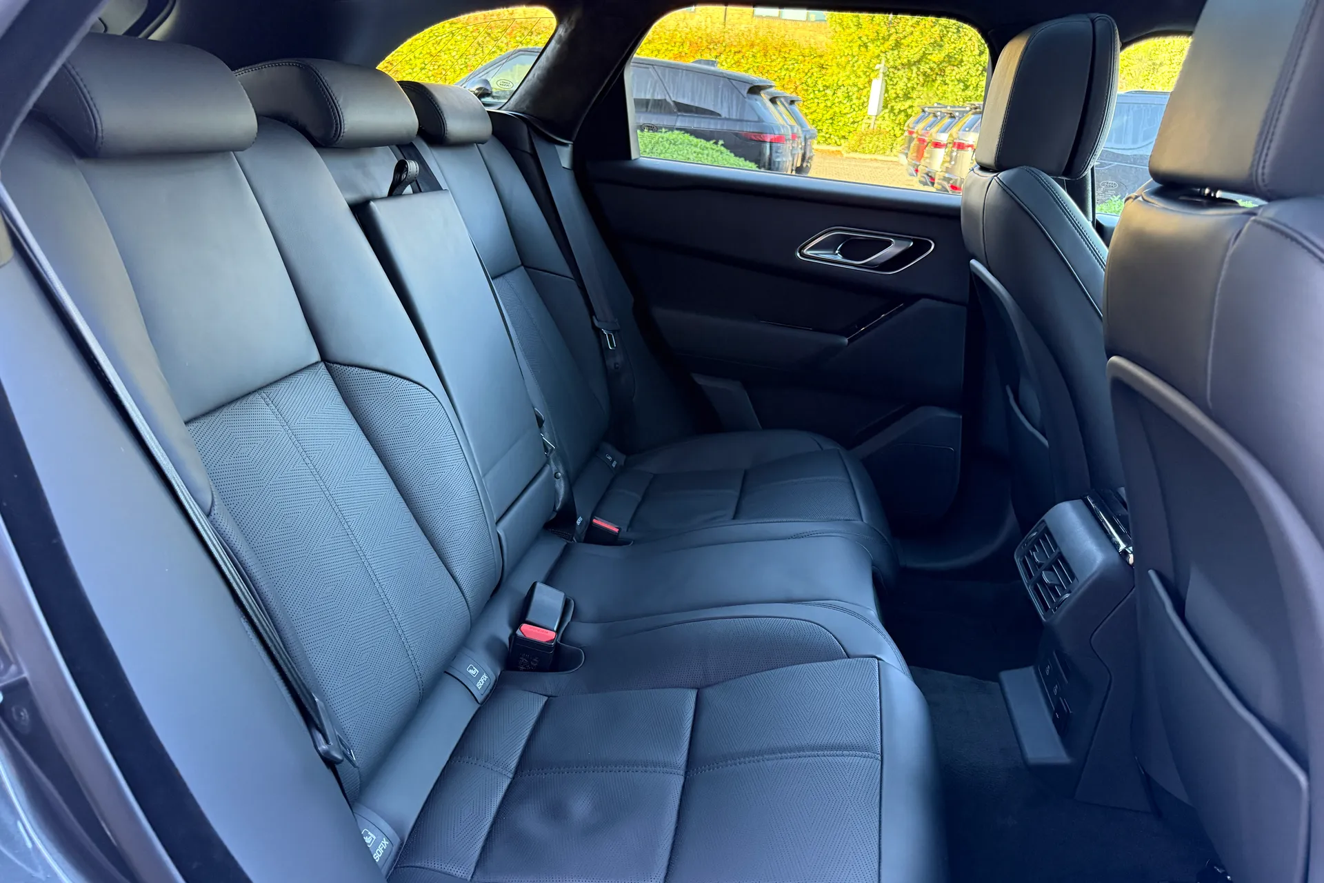 LAND ROVER RANGE ROVER VELAR thumbnail image number 39