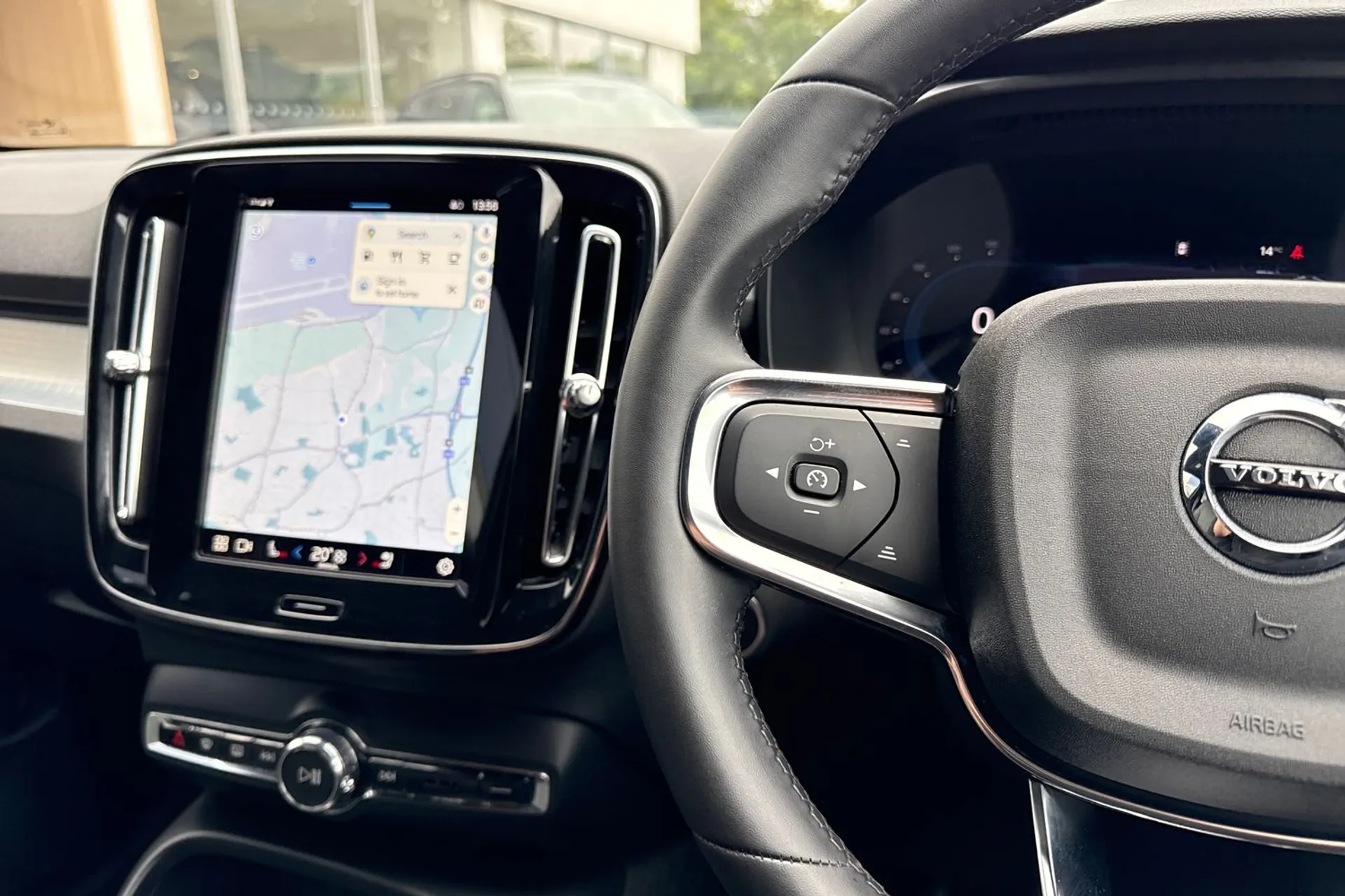 Volvo XC40 thumbnail image number 36