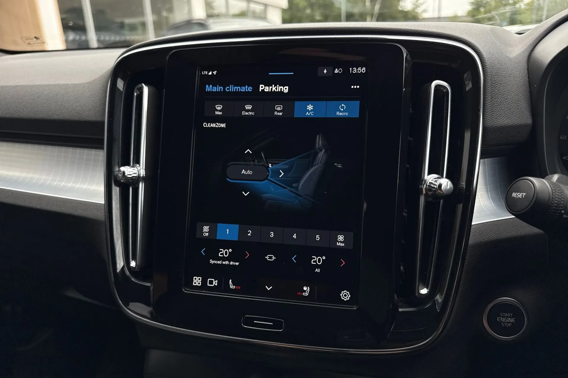 Volvo XC40 thumbnail image number 40