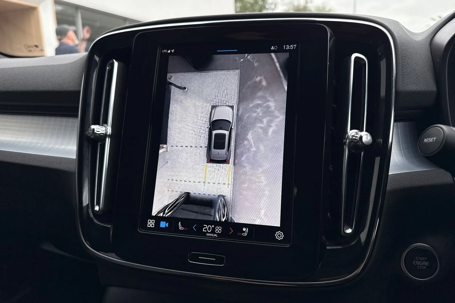 Volvo XC40 thumbnail image number 4