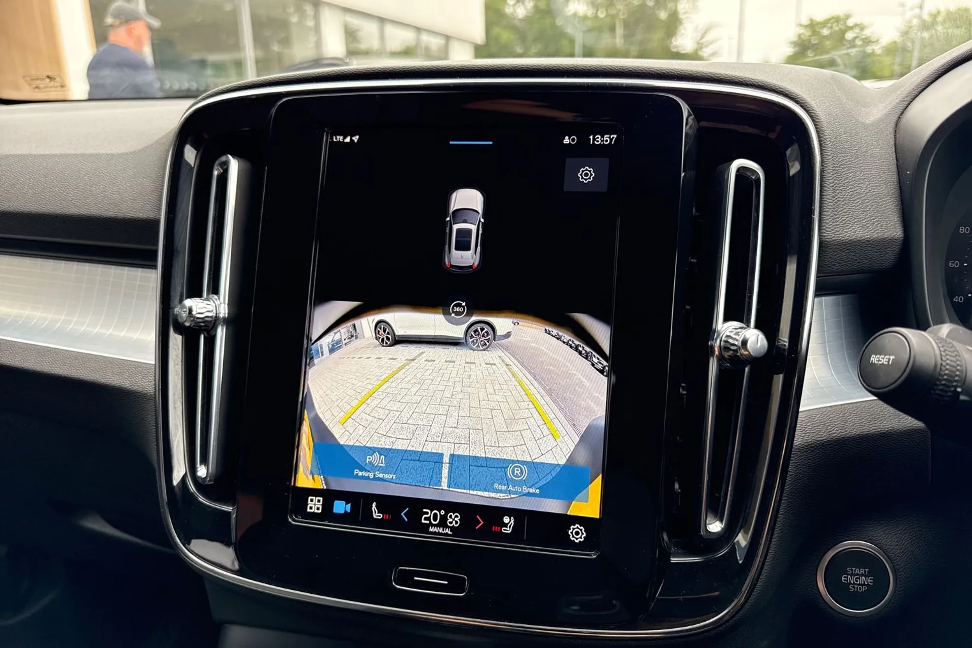 Volvo XC40 thumbnail image number 39