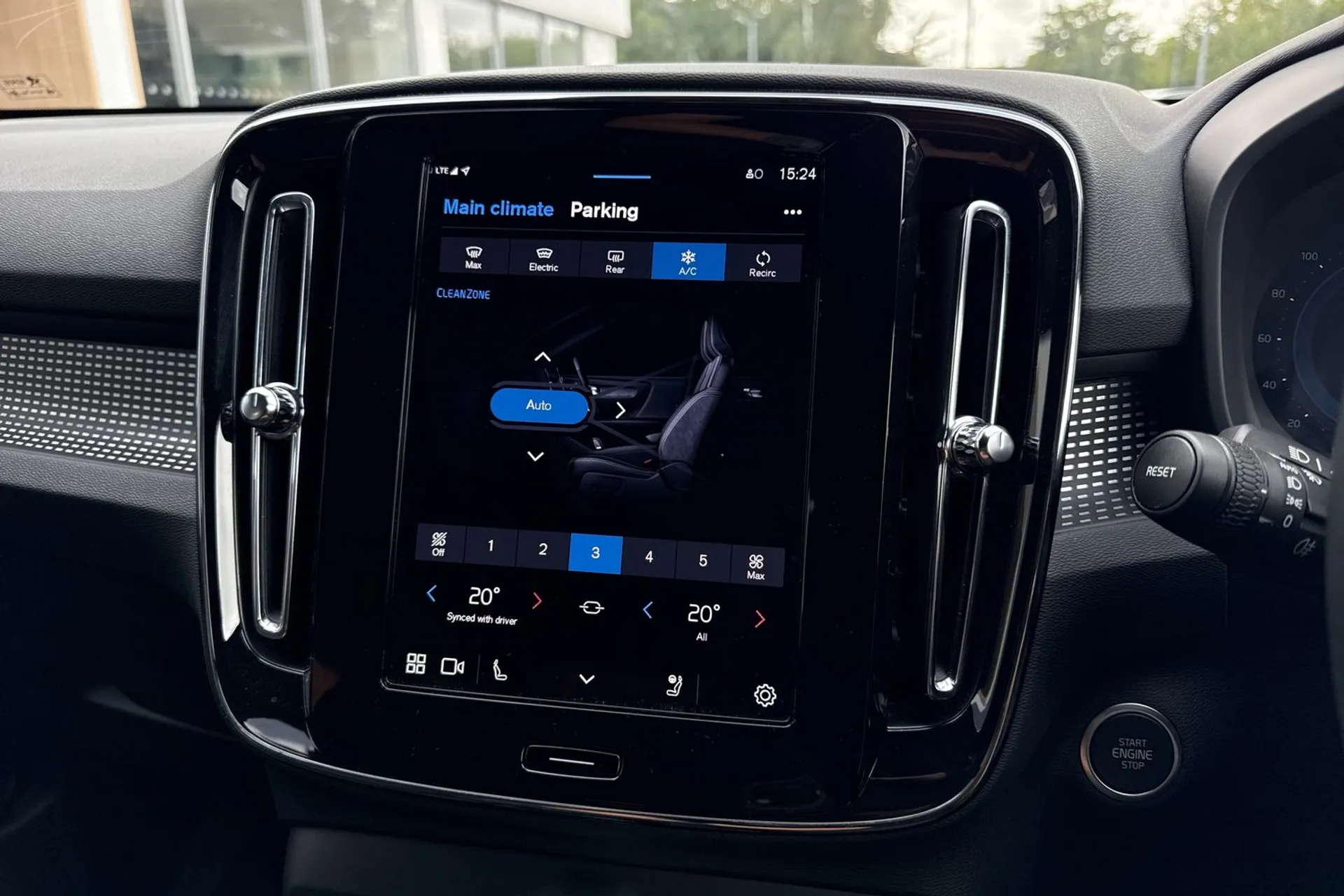 Volvo XC40 thumbnail image number 38