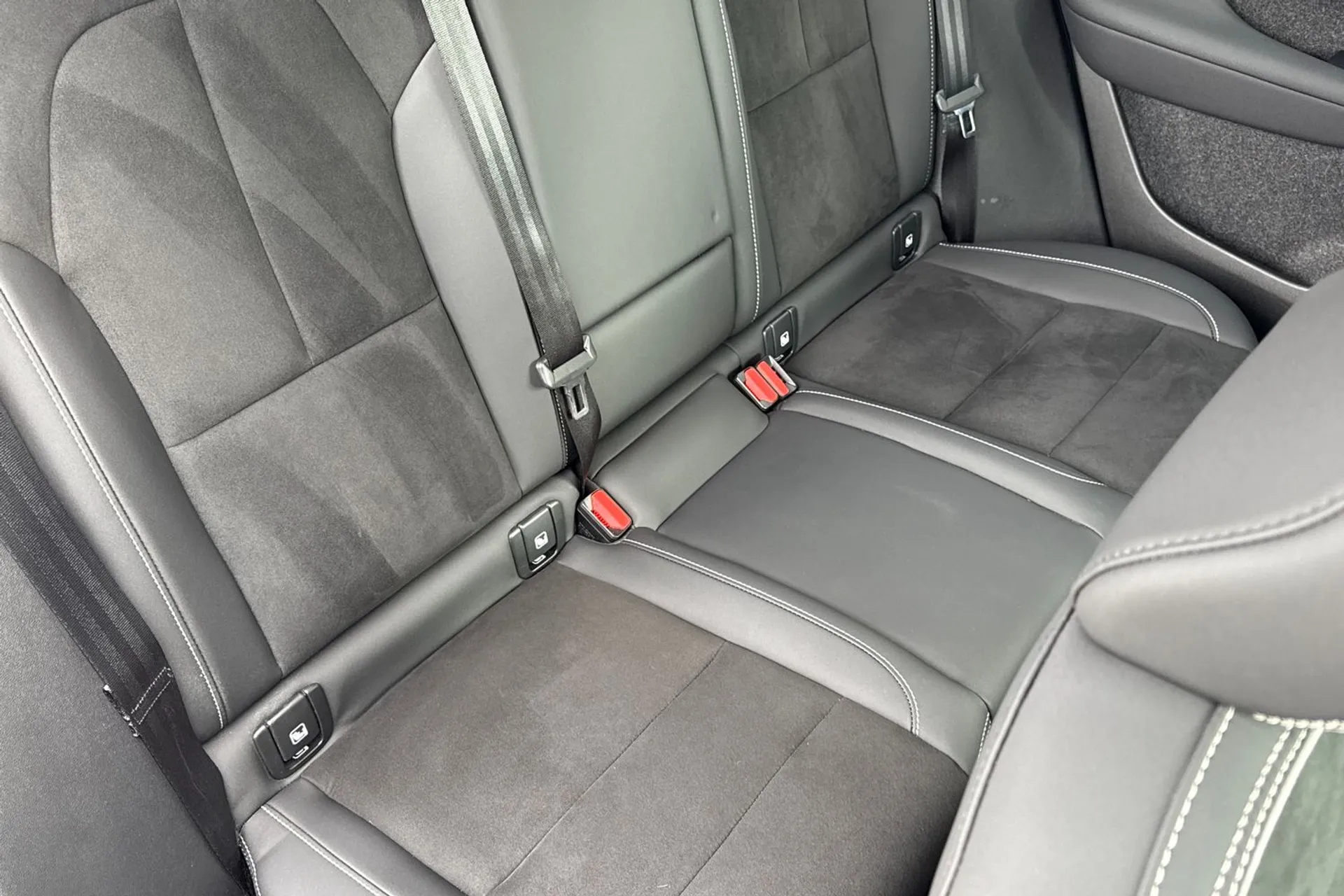 Volvo XC40 thumbnail image number 24