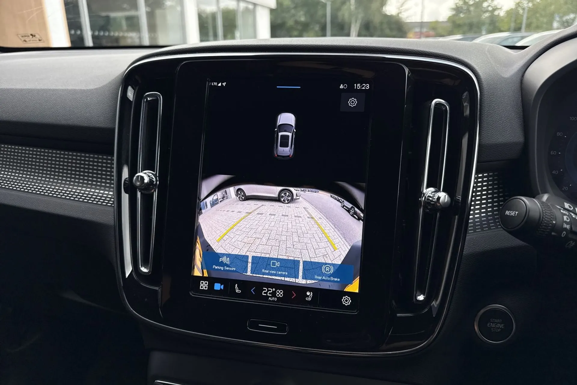 Volvo XC40 thumbnail image number 4