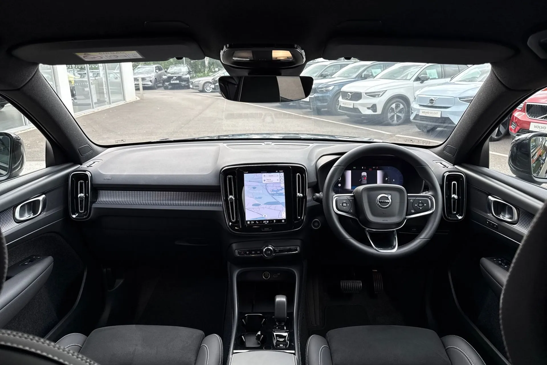 Volvo XC40 thumbnail image number 3