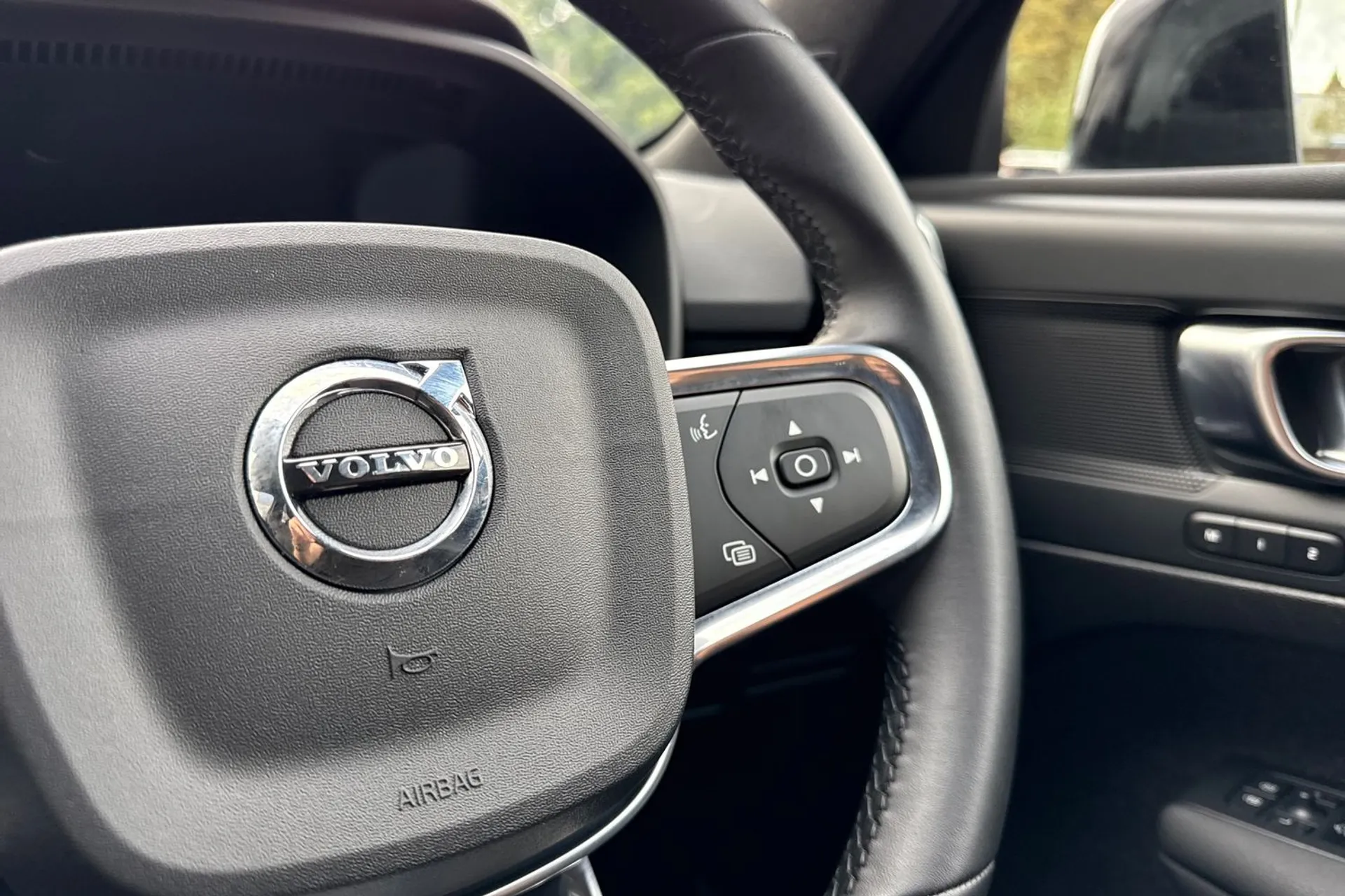 Volvo XC40 thumbnail image number 36