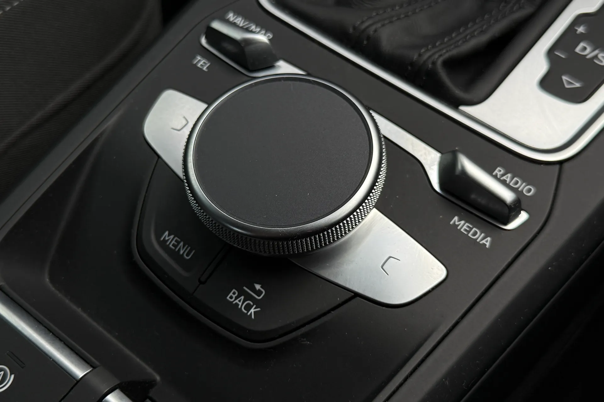 Audi Q2 thumbnail image number 14