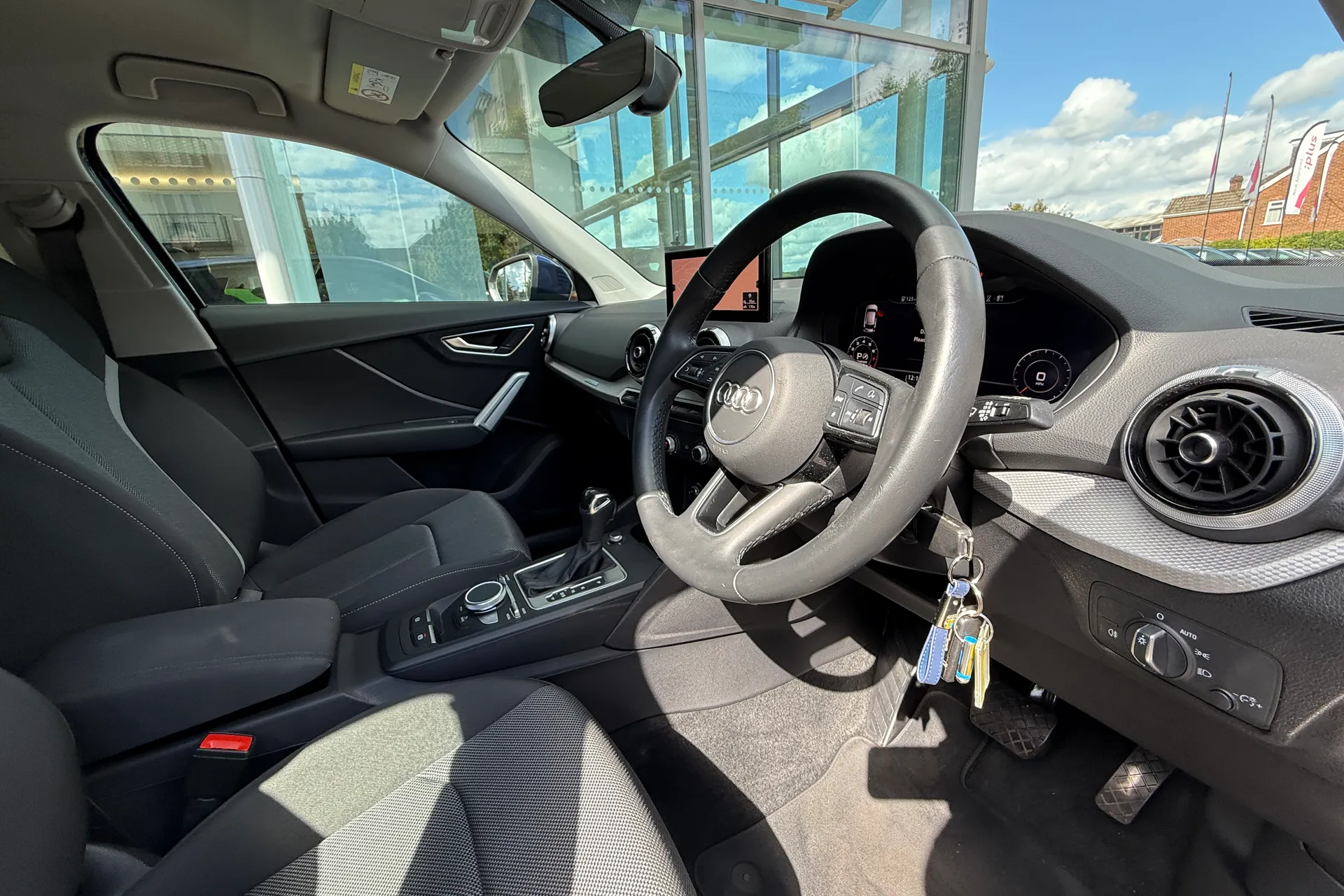 Audi Q2 thumbnail image number 11
