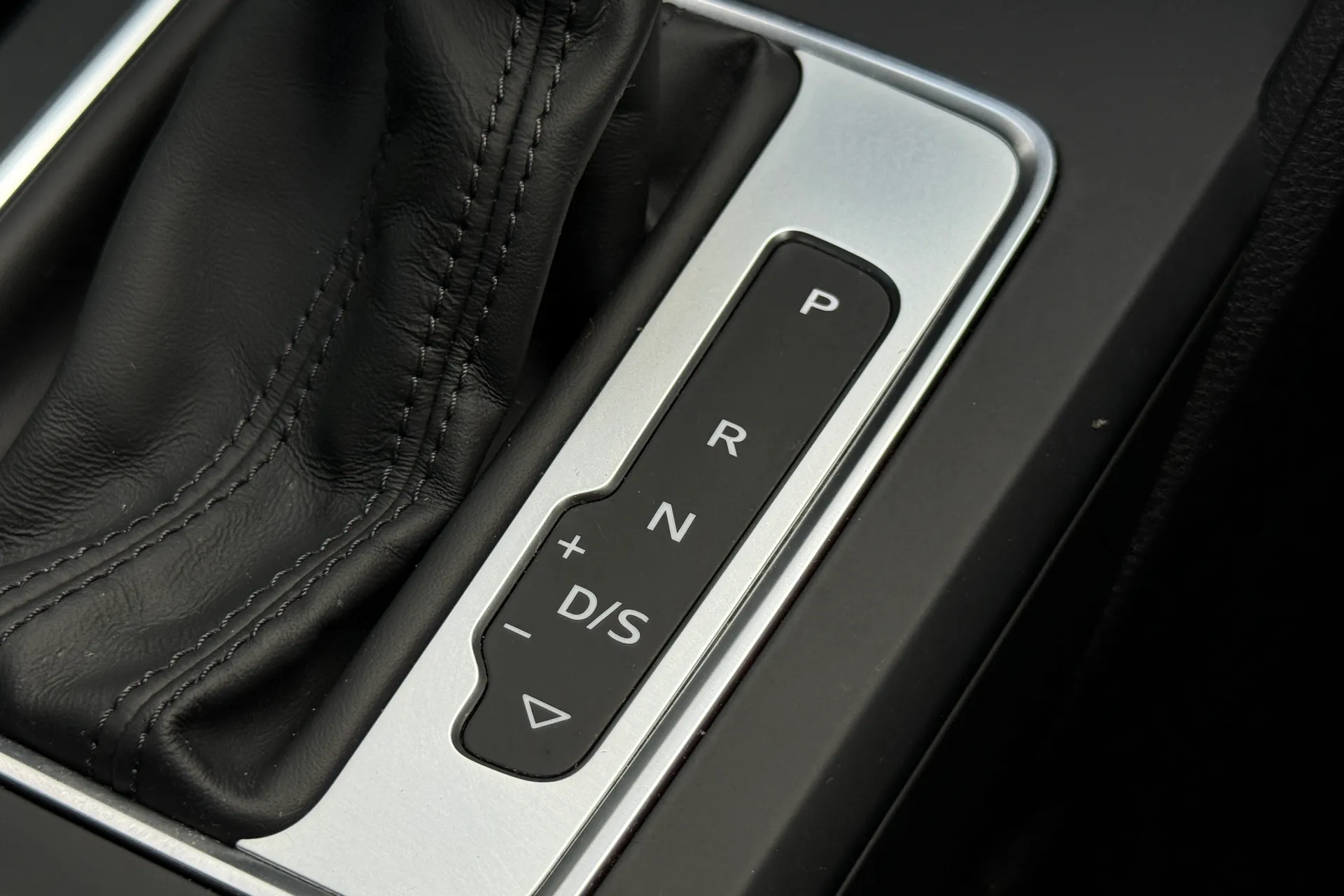 Audi Q2 thumbnail image number 13