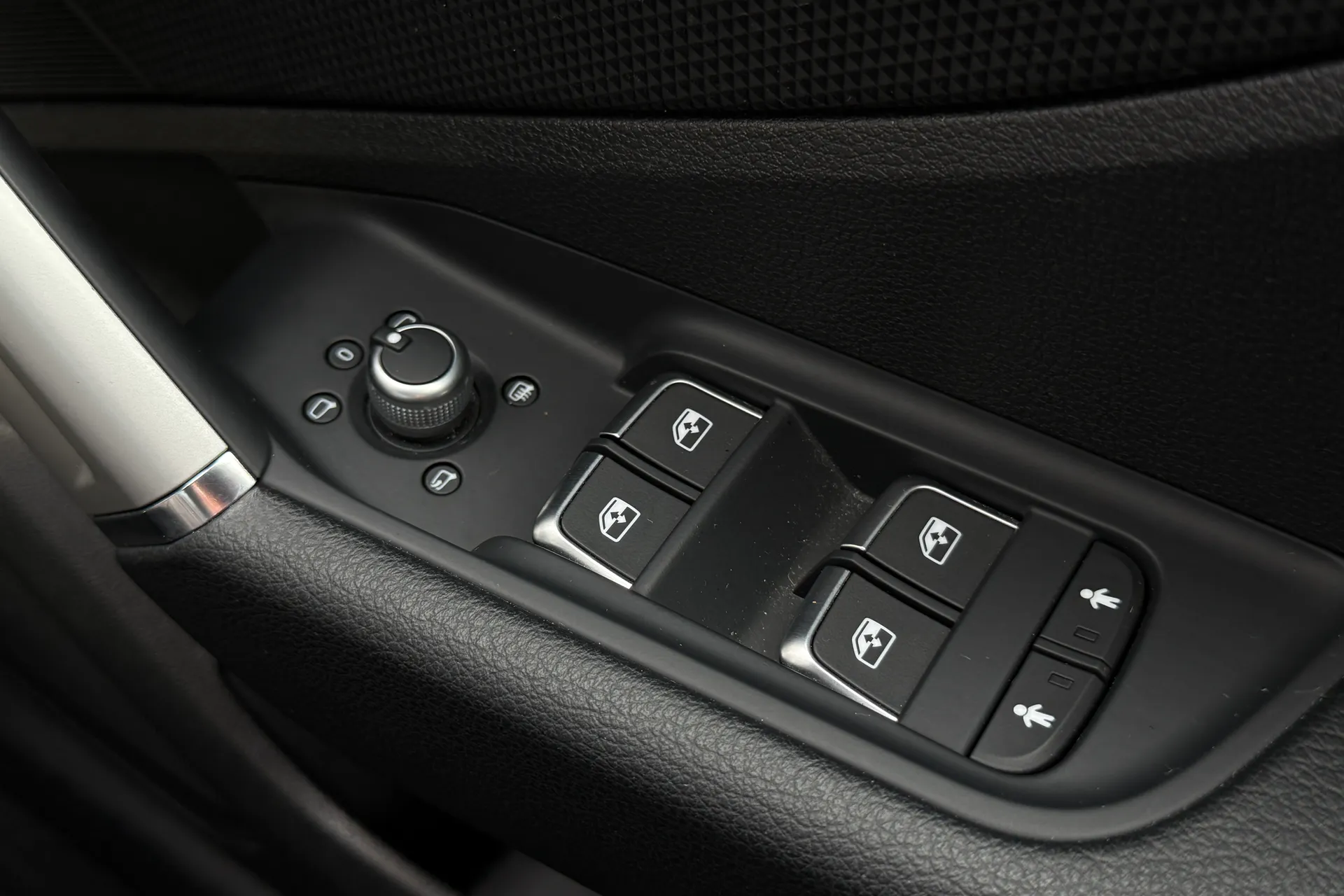Audi Q2 thumbnail image number 28