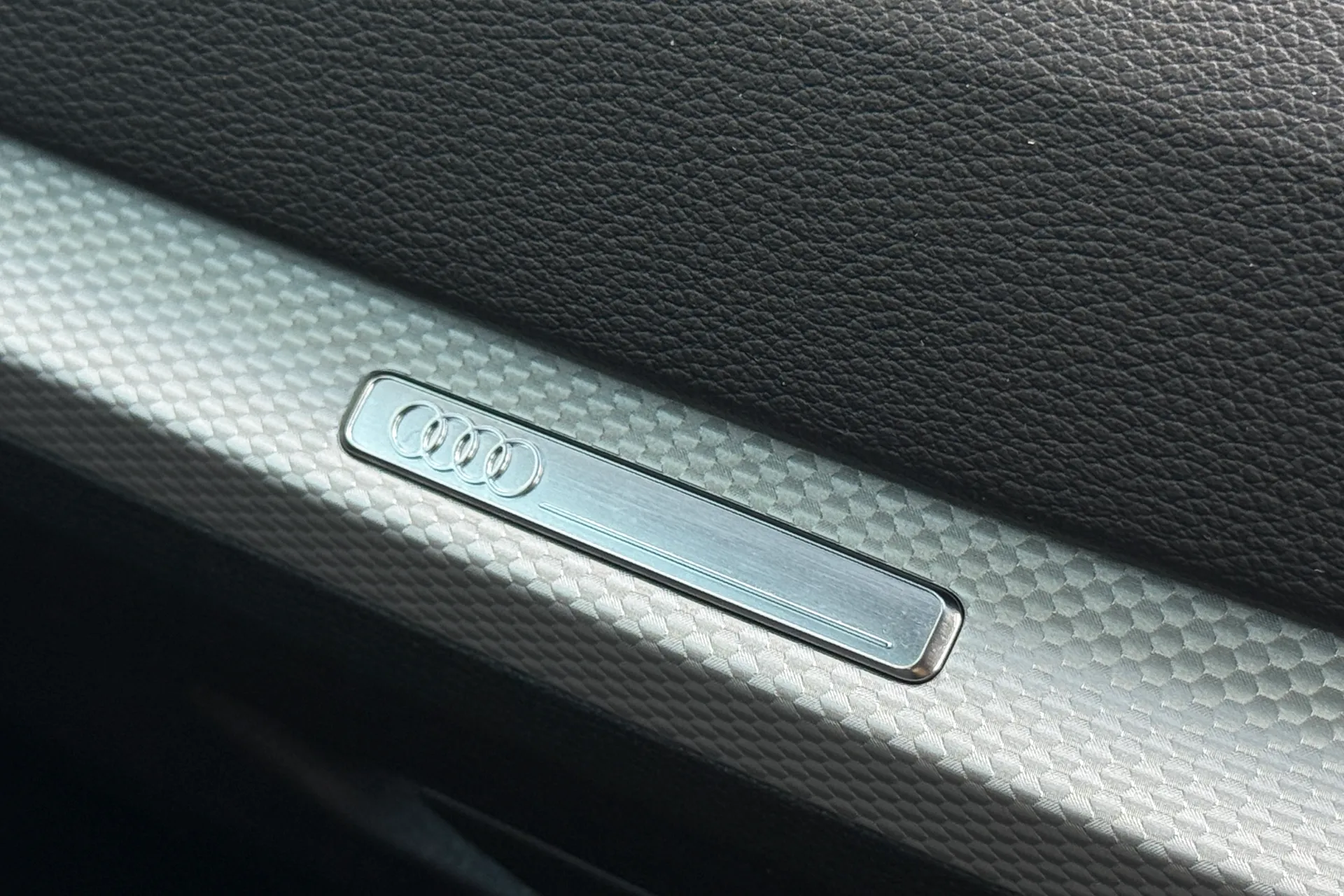 Audi Q2 thumbnail image number 18