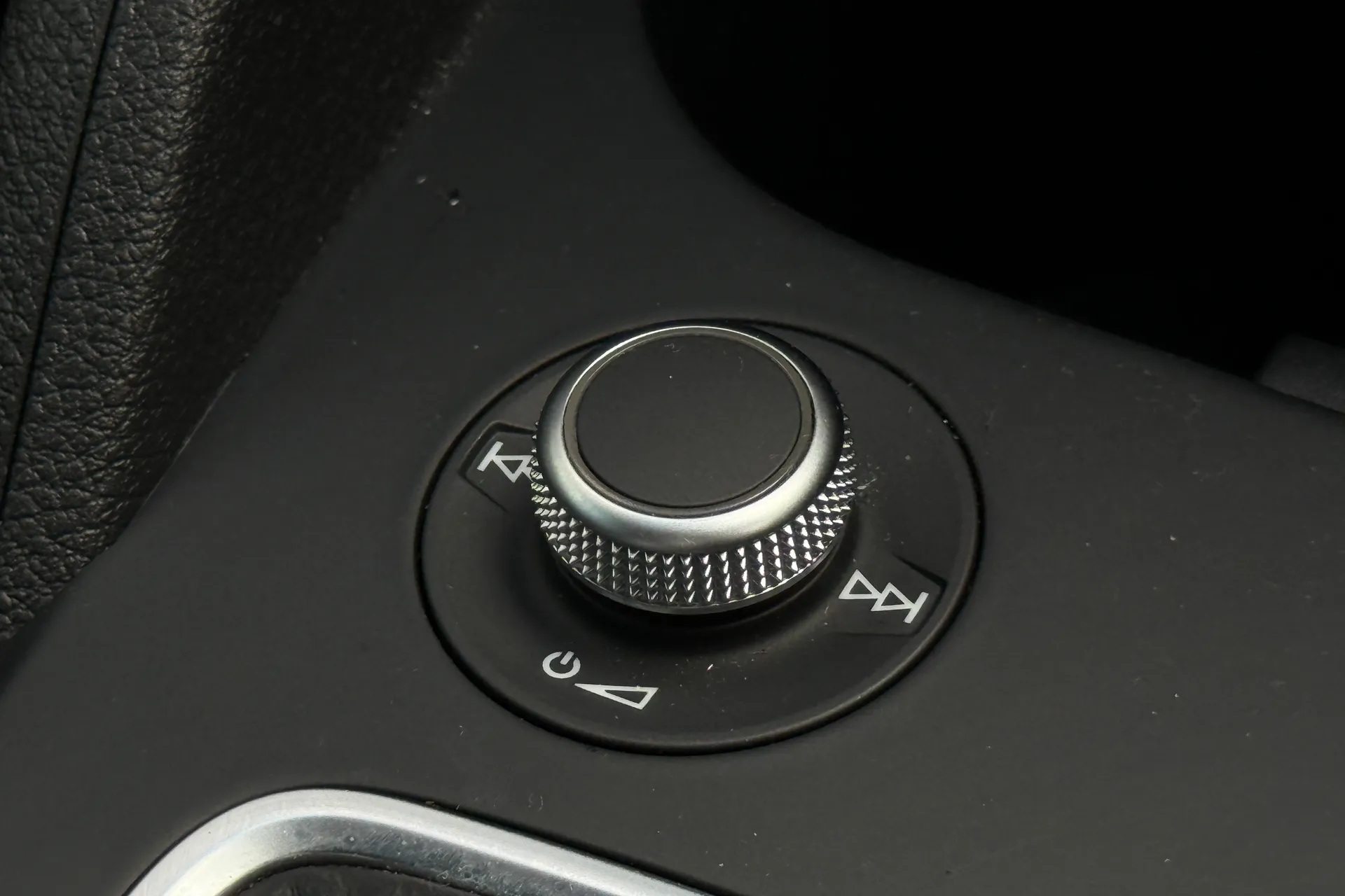 Audi Q2 thumbnail image number 16