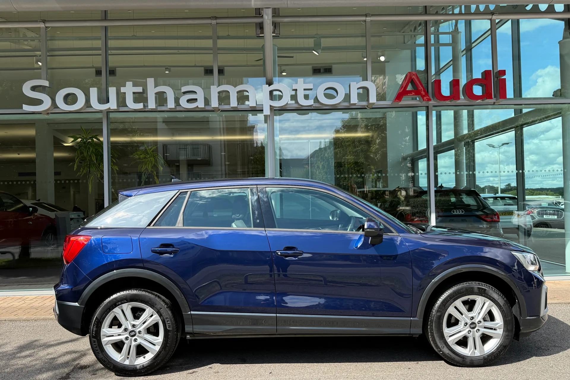 Audi Q2 thumbnail image number 2