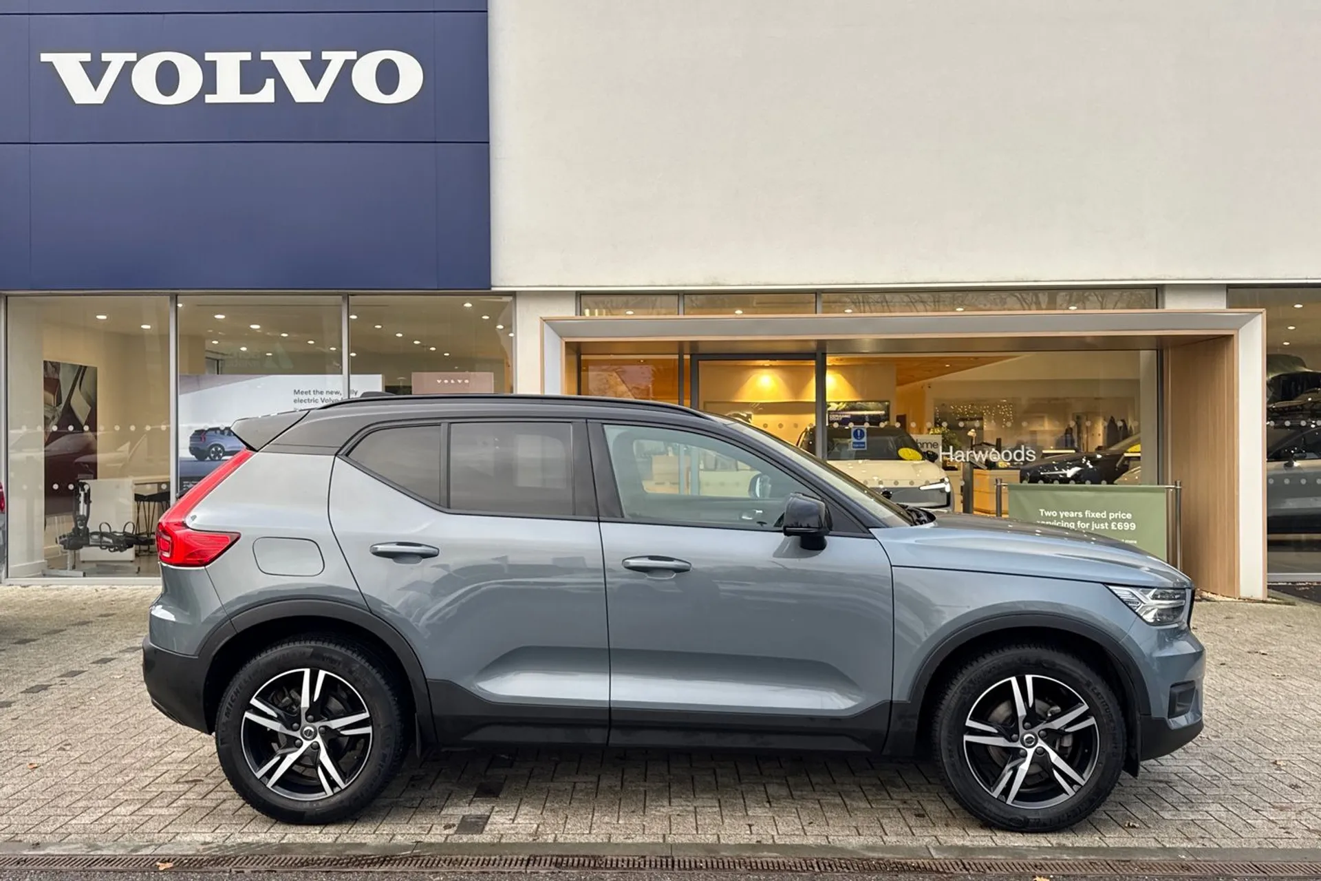 Volvo XC40 thumbnail image number 2
