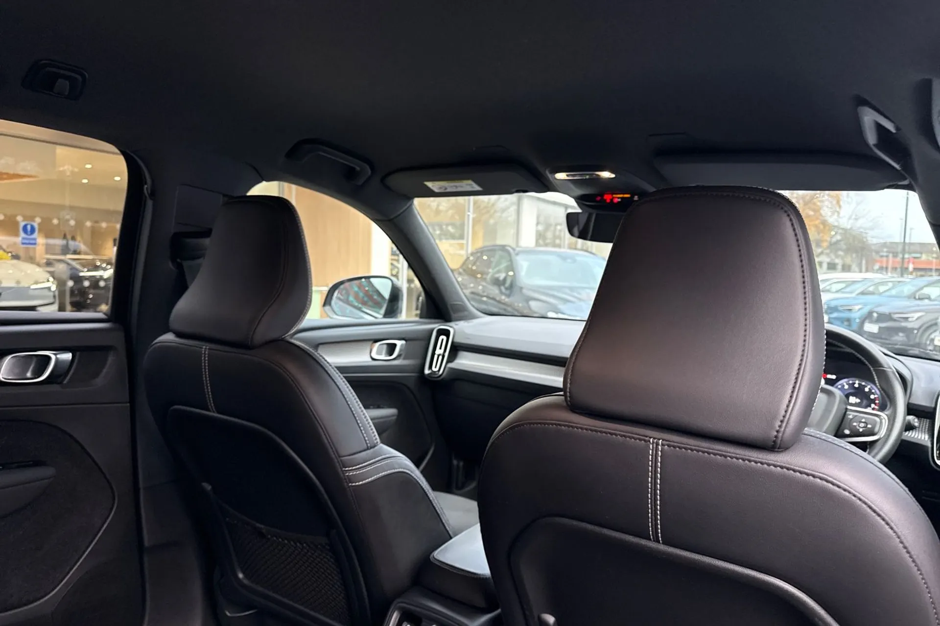 Volvo XC40 thumbnail image number 24