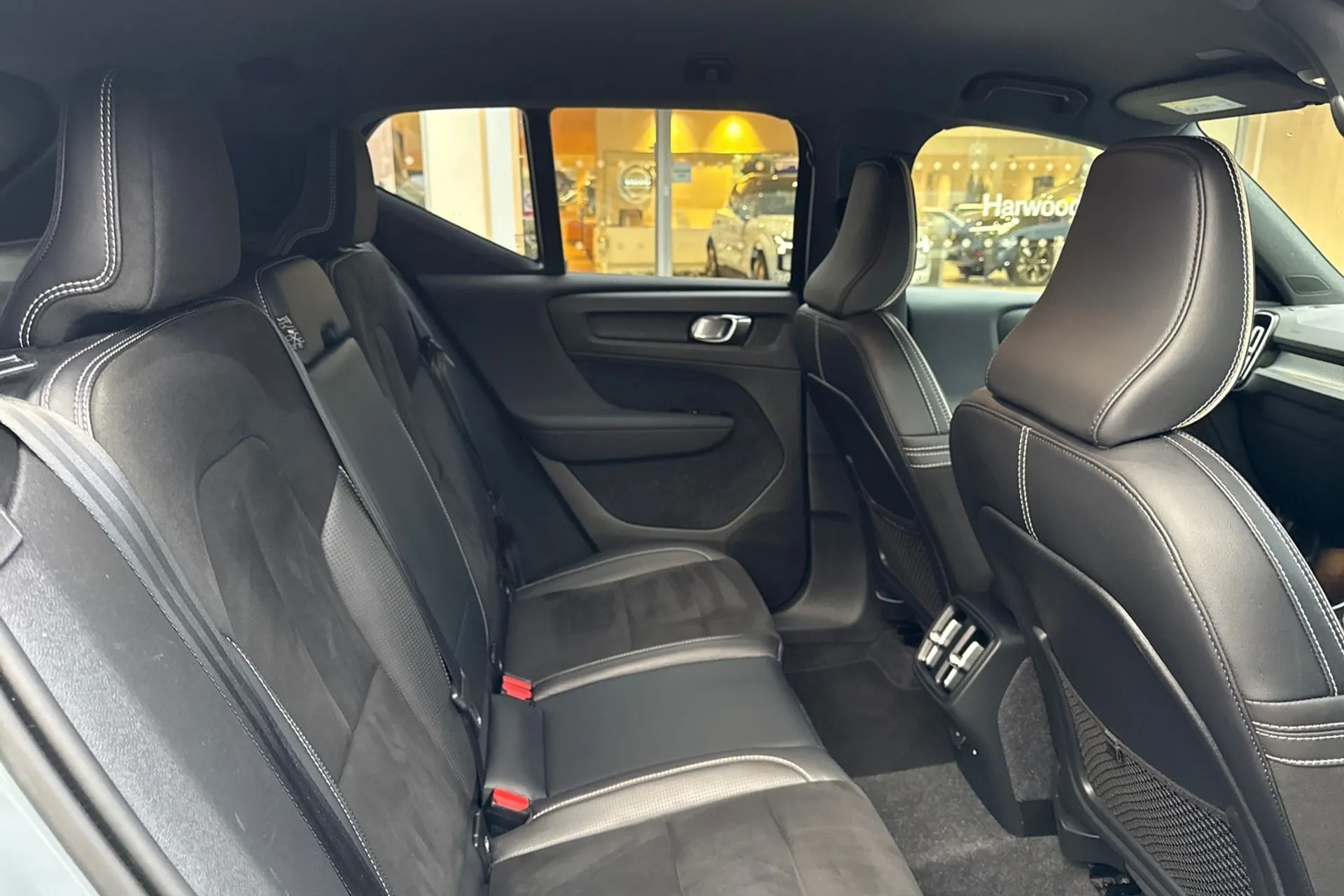 Volvo XC40 thumbnail image number 23