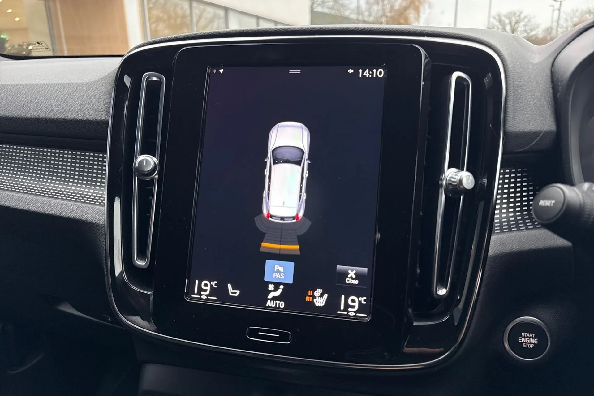 Volvo XC40 thumbnail image number 4