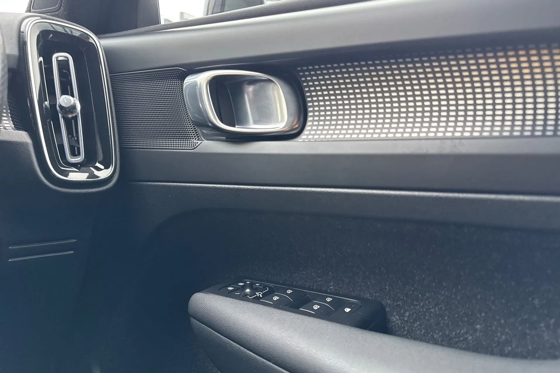 Volvo XC40 thumbnail image number 42