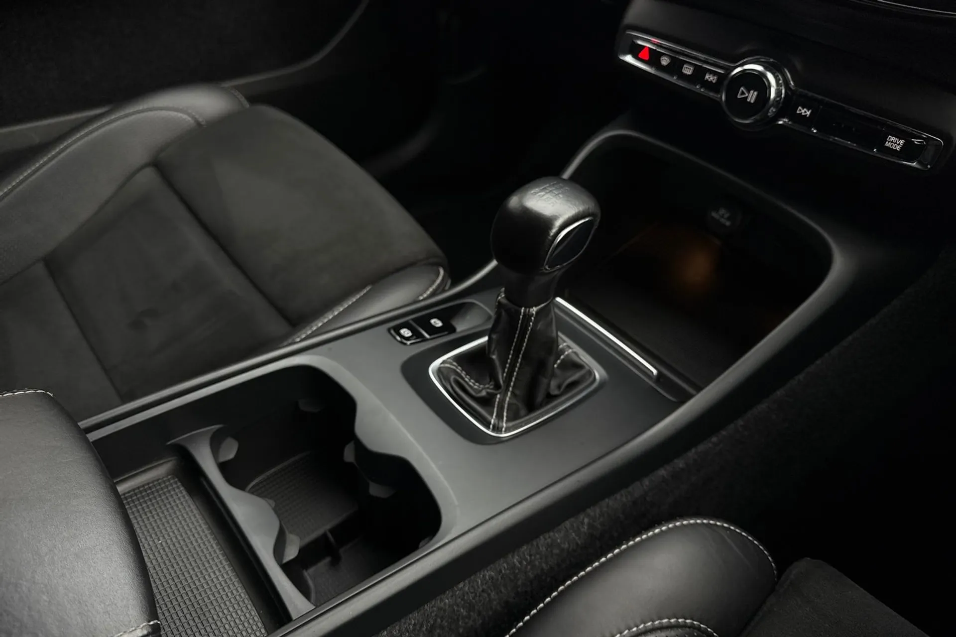 Volvo XC40 thumbnail image number 43