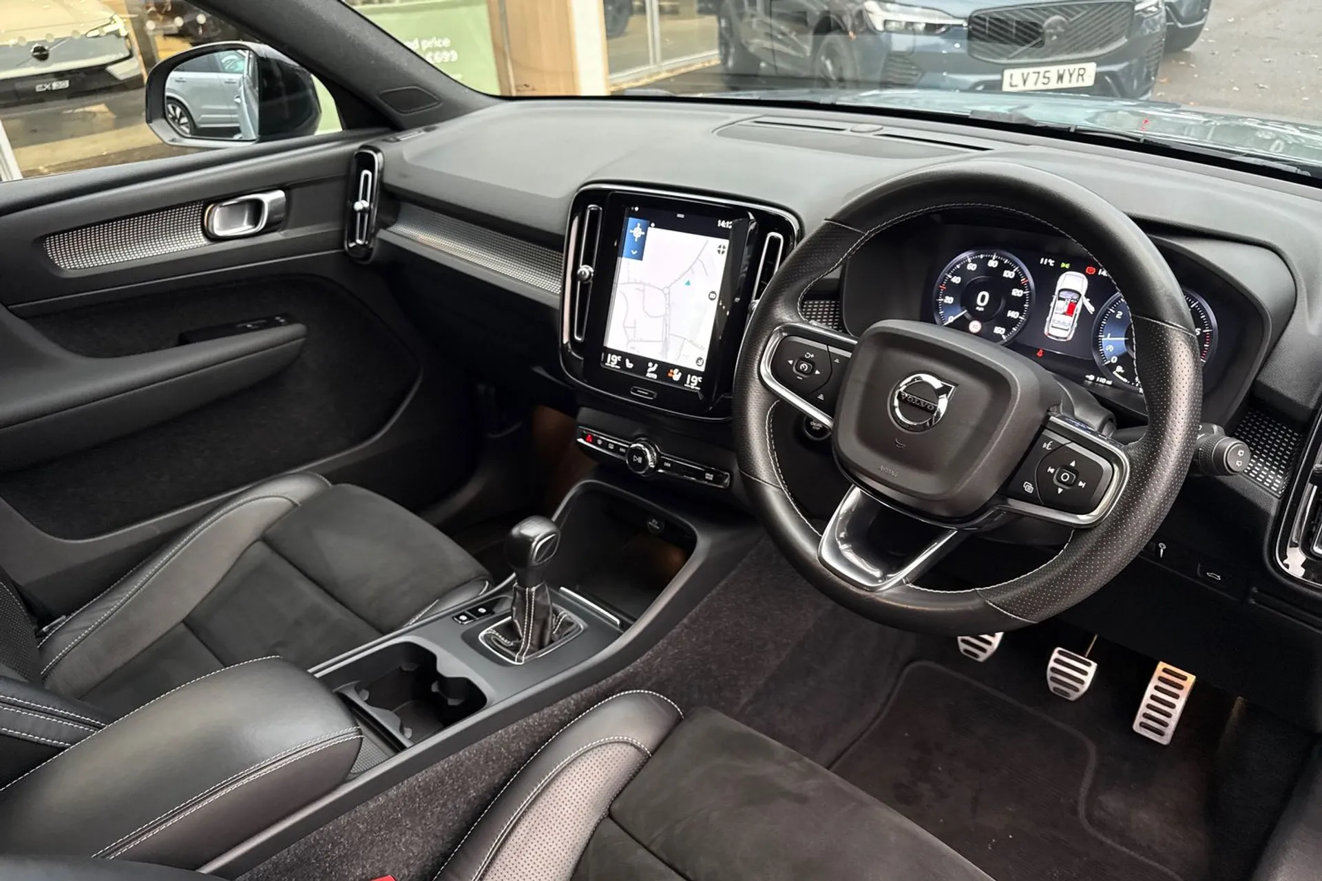 Volvo XC40 thumbnail image number 6