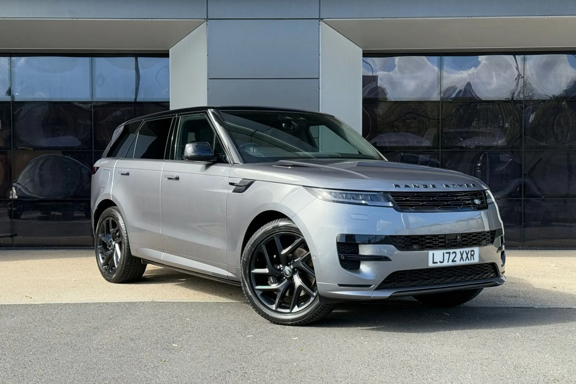 LAND ROVER RANGE ROVER SPORT focused image
