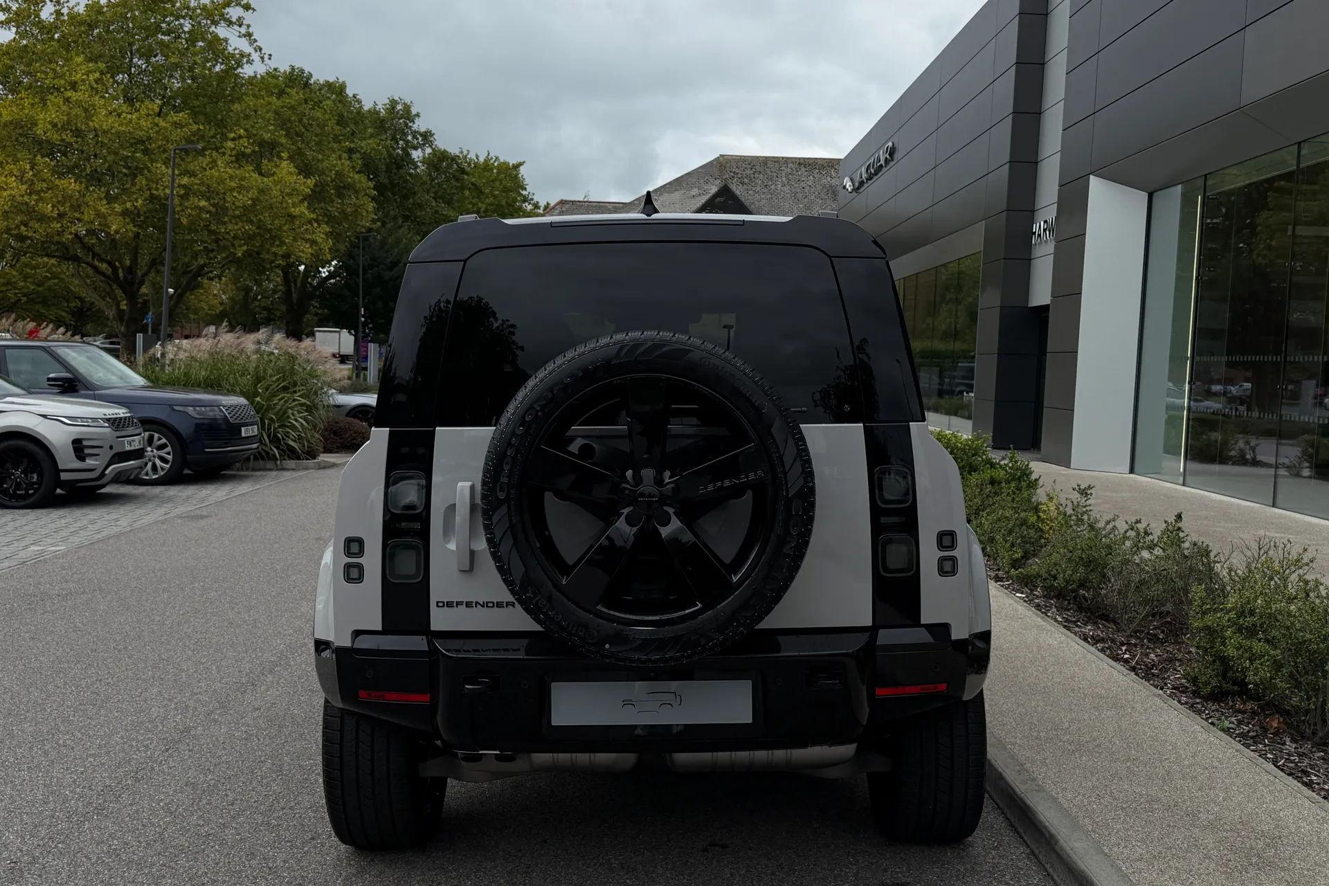 LAND ROVER Defender 90 thumbnail image number 16