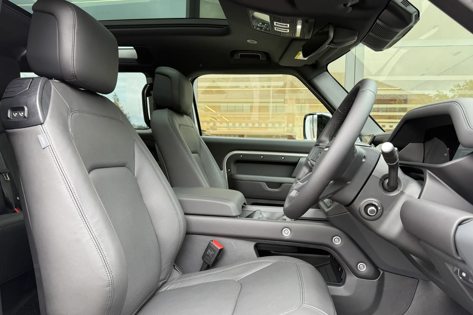 LAND ROVER Defender 90 thumbnail image number 40