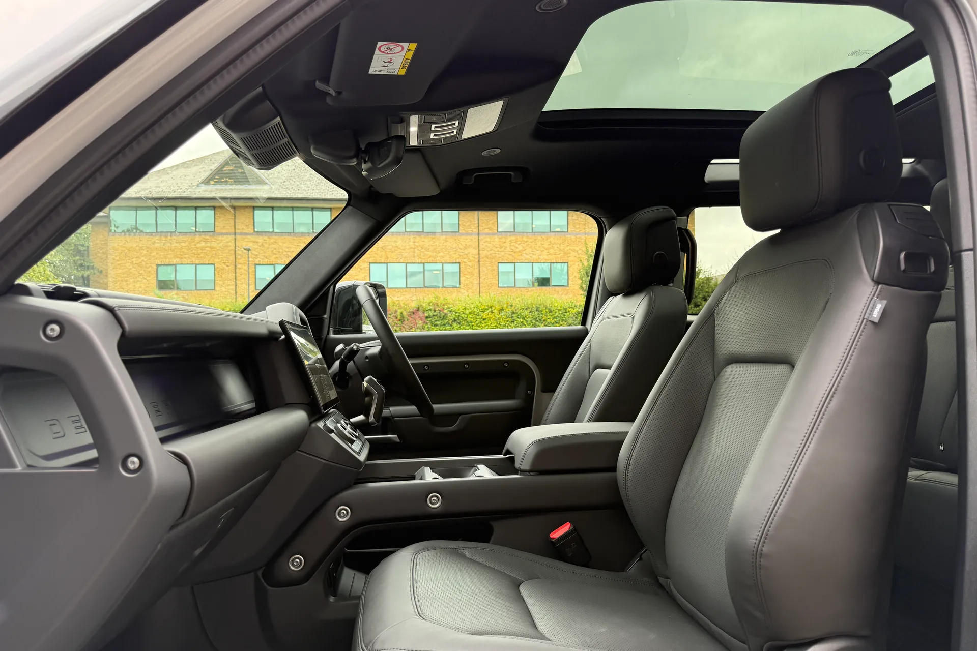 LAND ROVER Defender 90 thumbnail image number 43