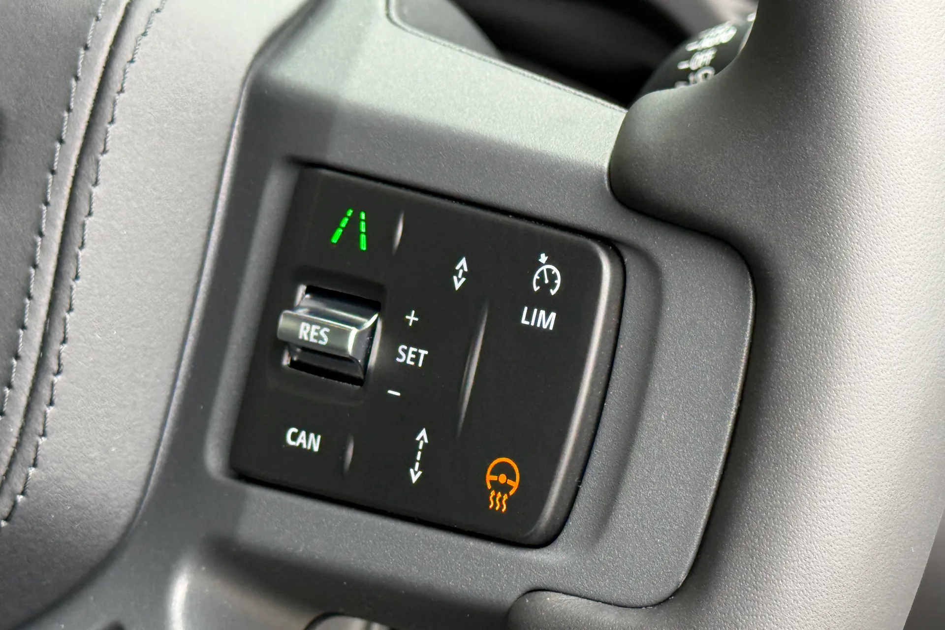 LAND ROVER Defender 90 thumbnail image number 47