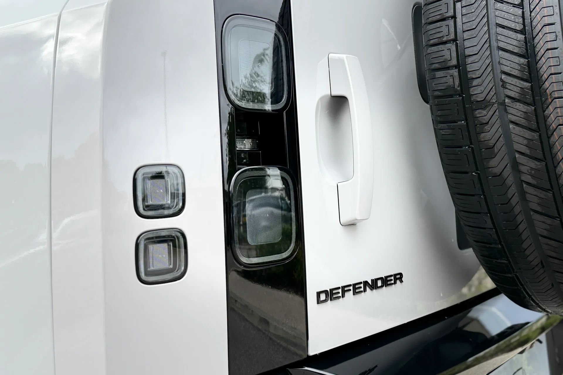 LAND ROVER Defender 90 thumbnail image number 20