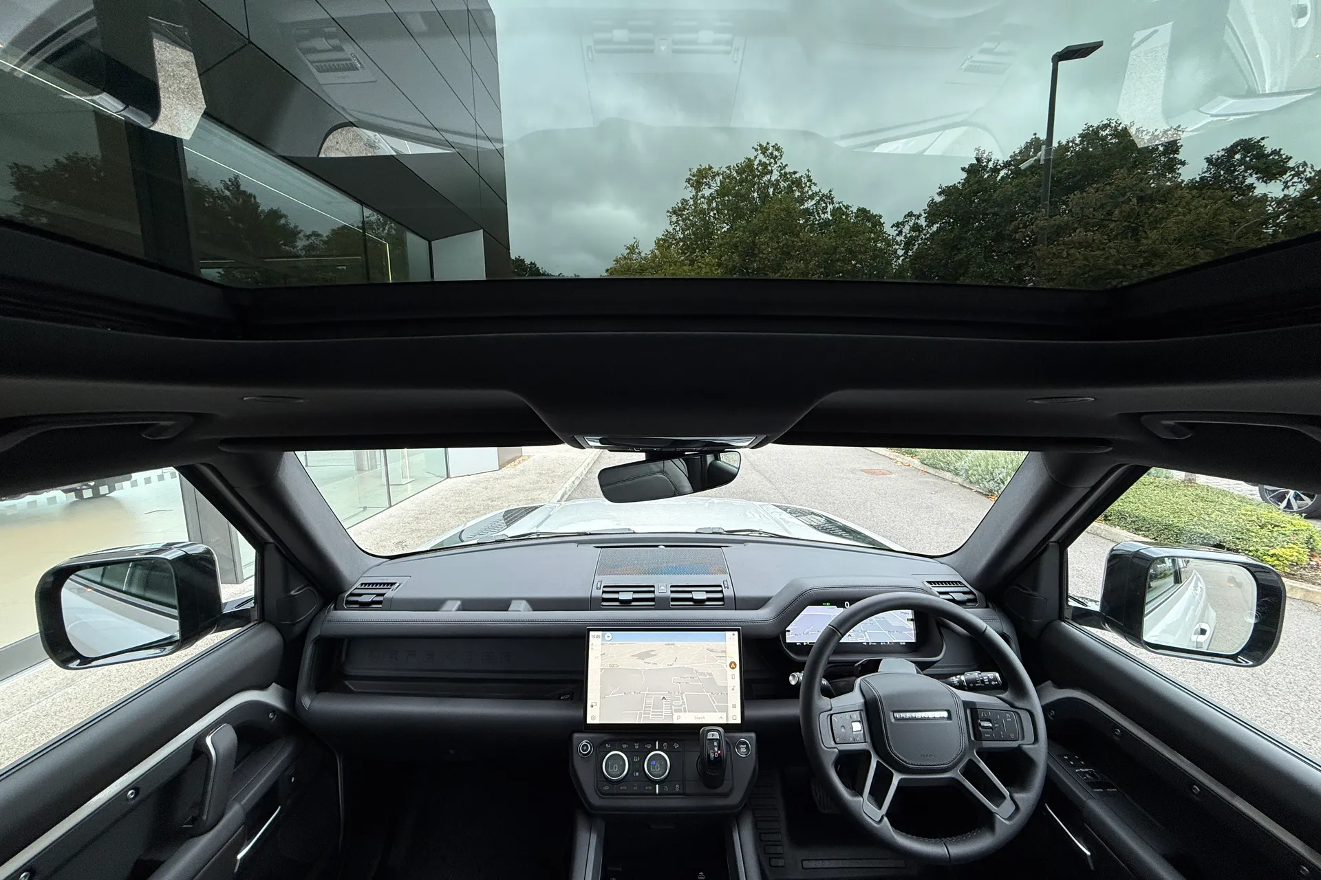 LAND ROVER Defender 90 thumbnail image number 3