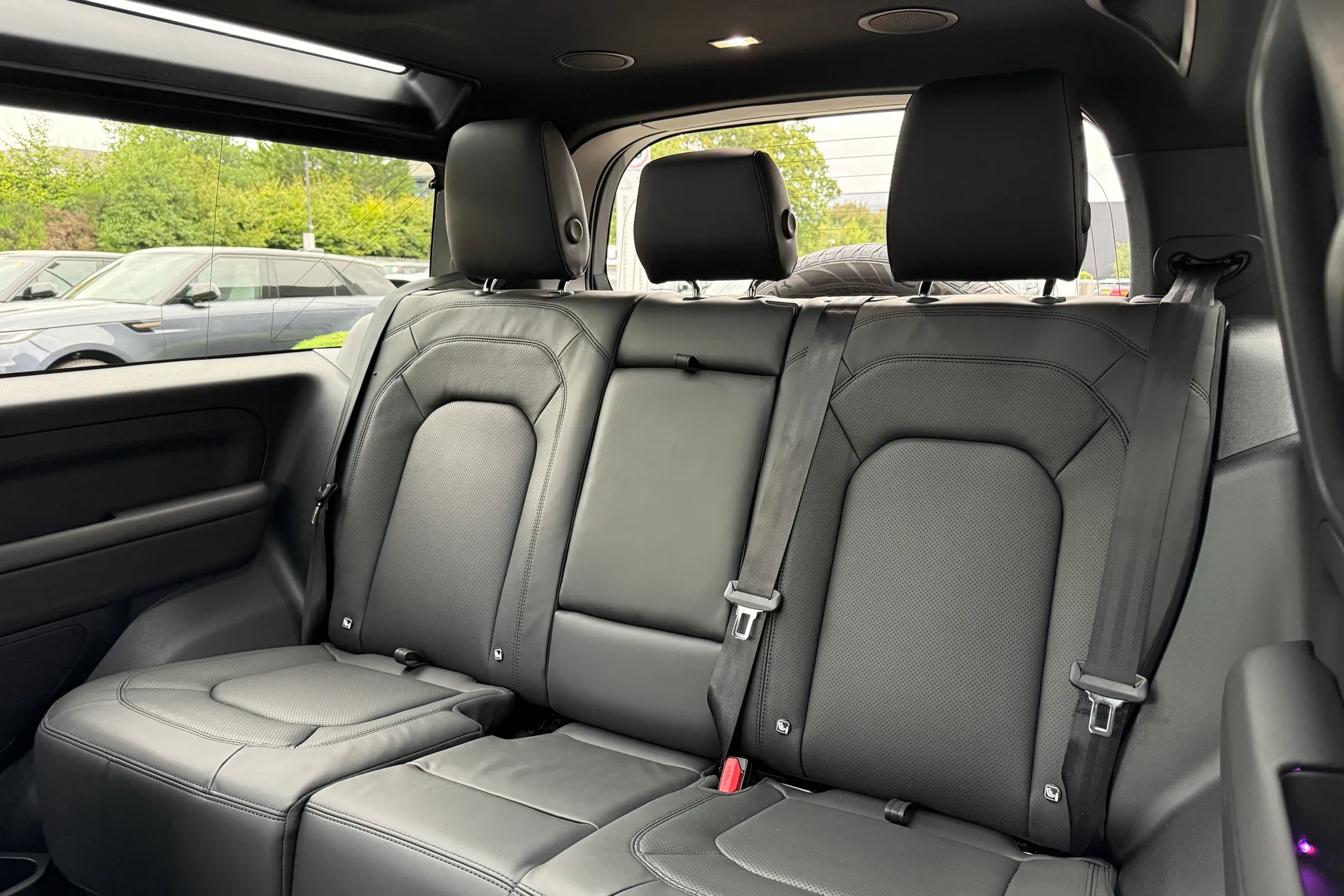 LAND ROVER Defender 90 thumbnail image number 45