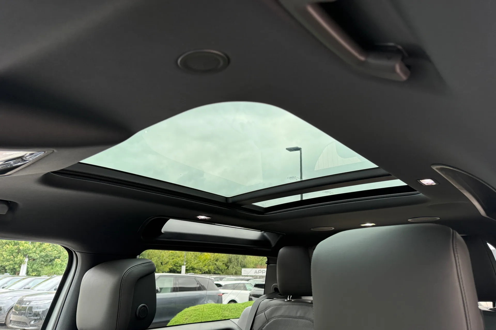 LAND ROVER Defender 90 thumbnail image number 4