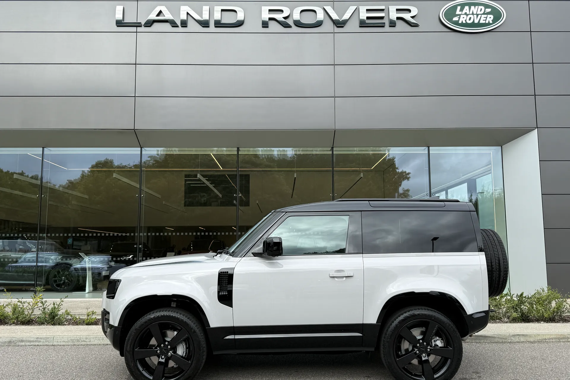 LAND ROVER Defender 90 thumbnail image number 10