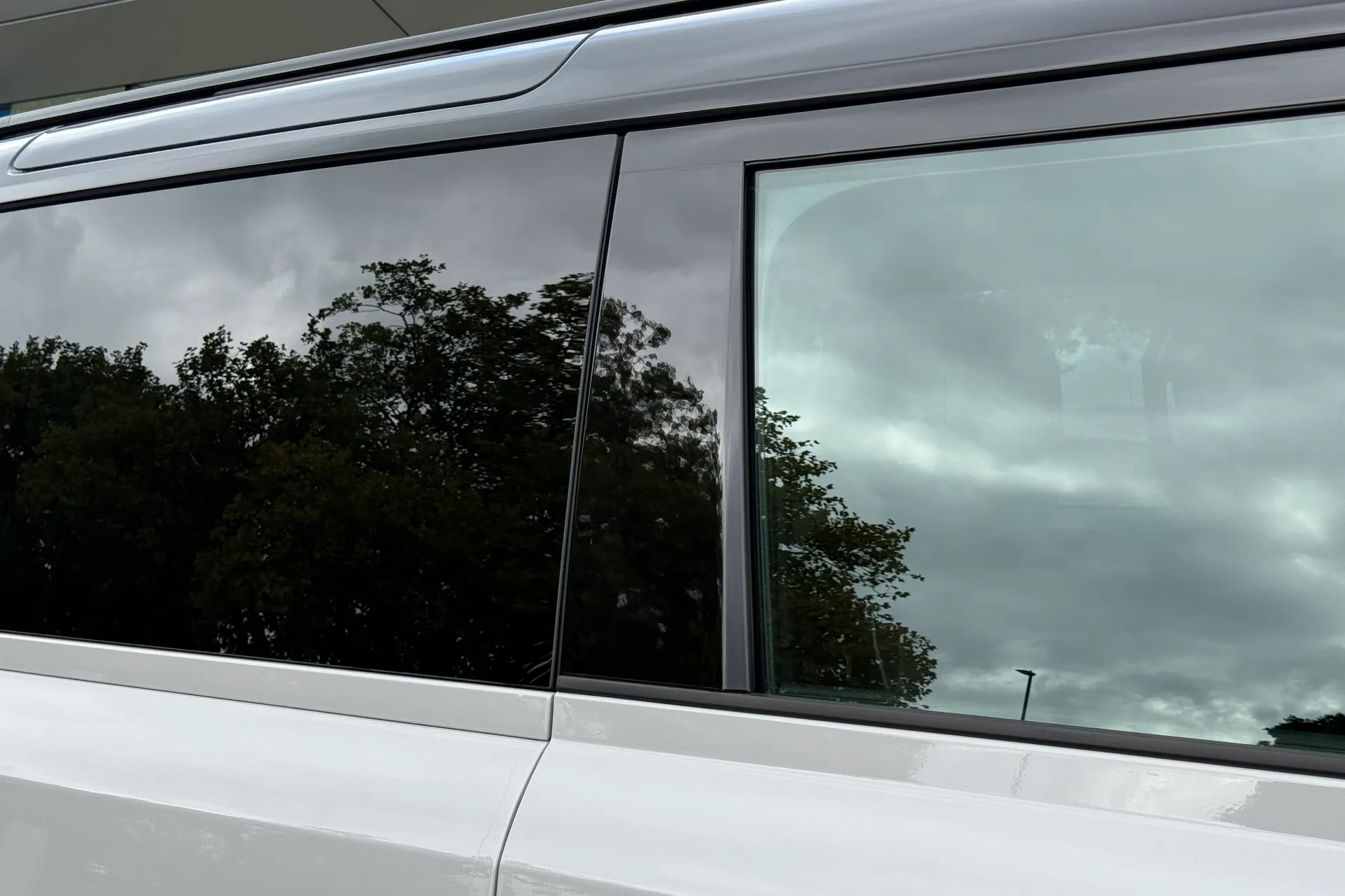 LAND ROVER Defender 90 thumbnail image number 24