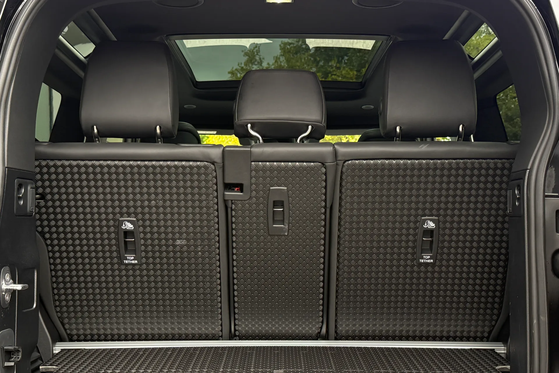 LAND ROVER Defender 90 thumbnail image number 35