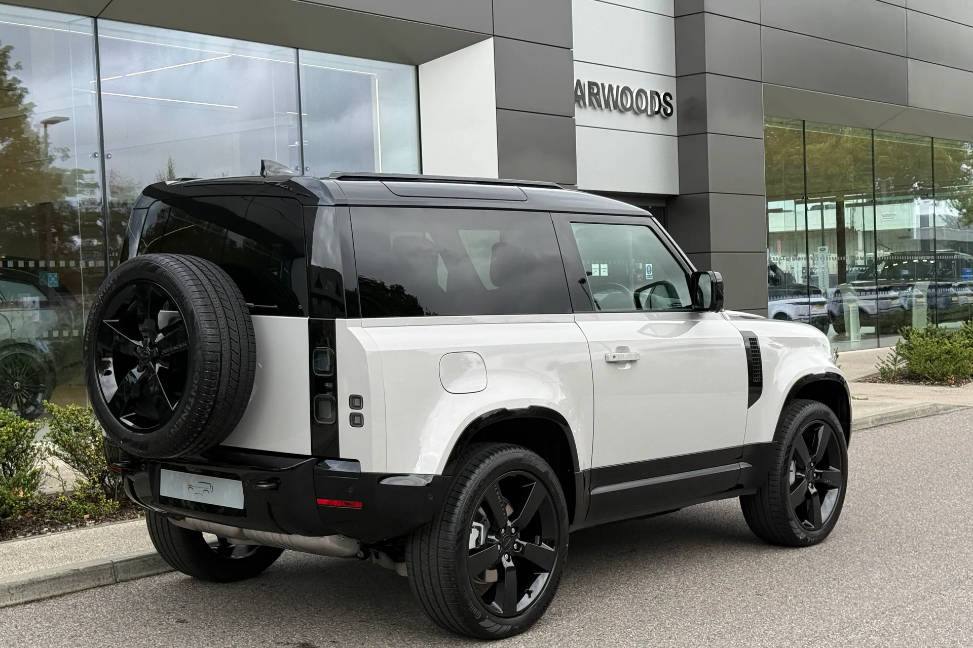 LAND ROVER Defender 90 thumbnail image number 13