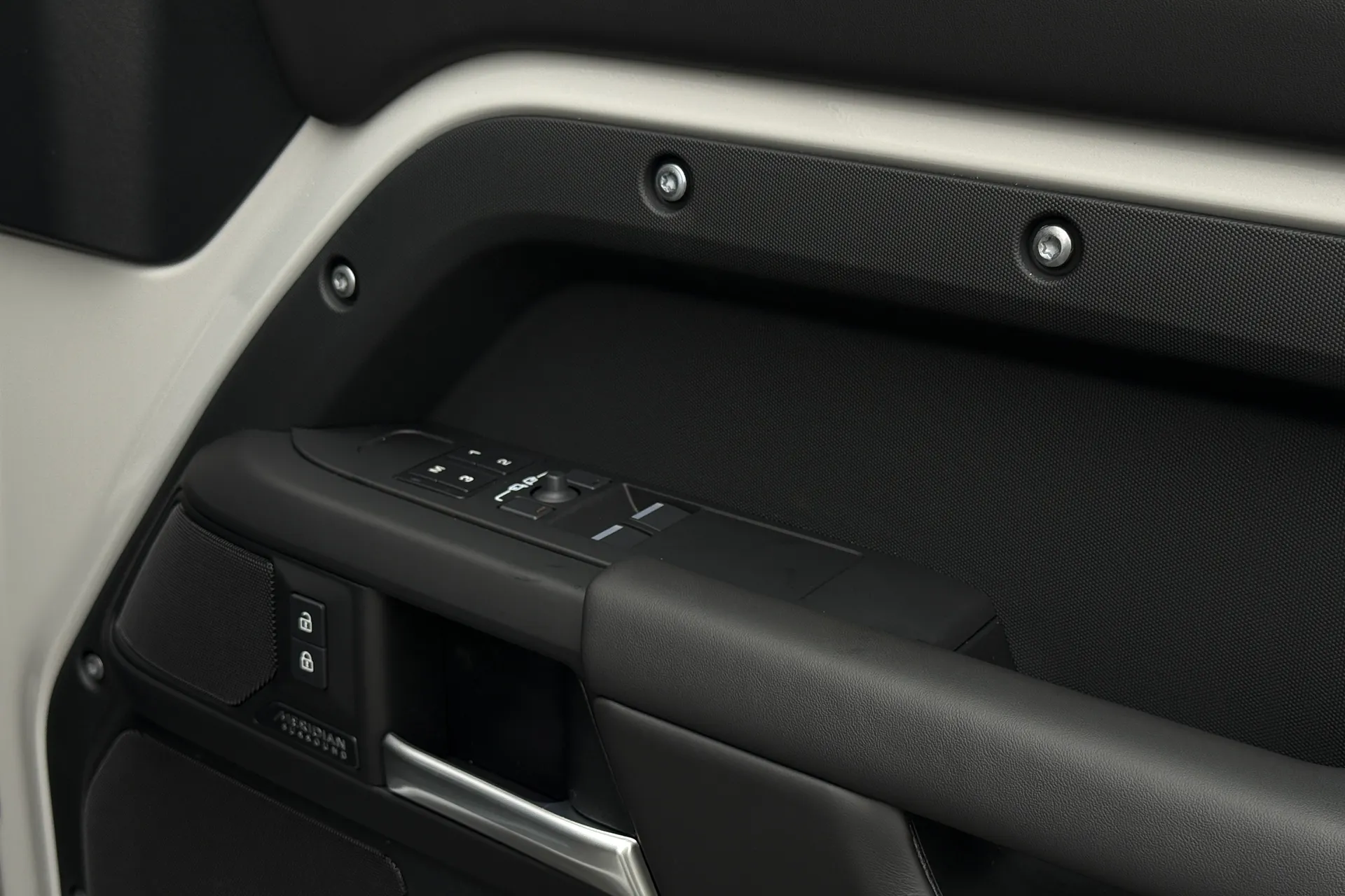 LAND ROVER Defender 90 thumbnail image number 49