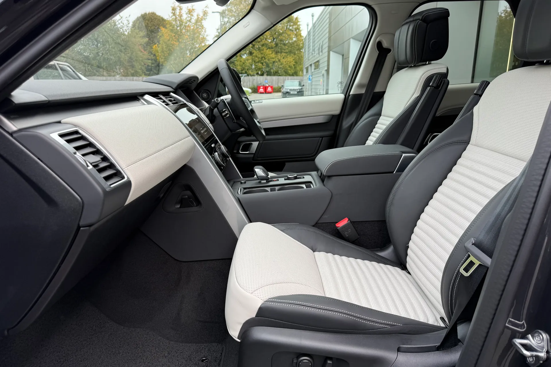 LAND ROVER DISCOVERY thumbnail image number 3