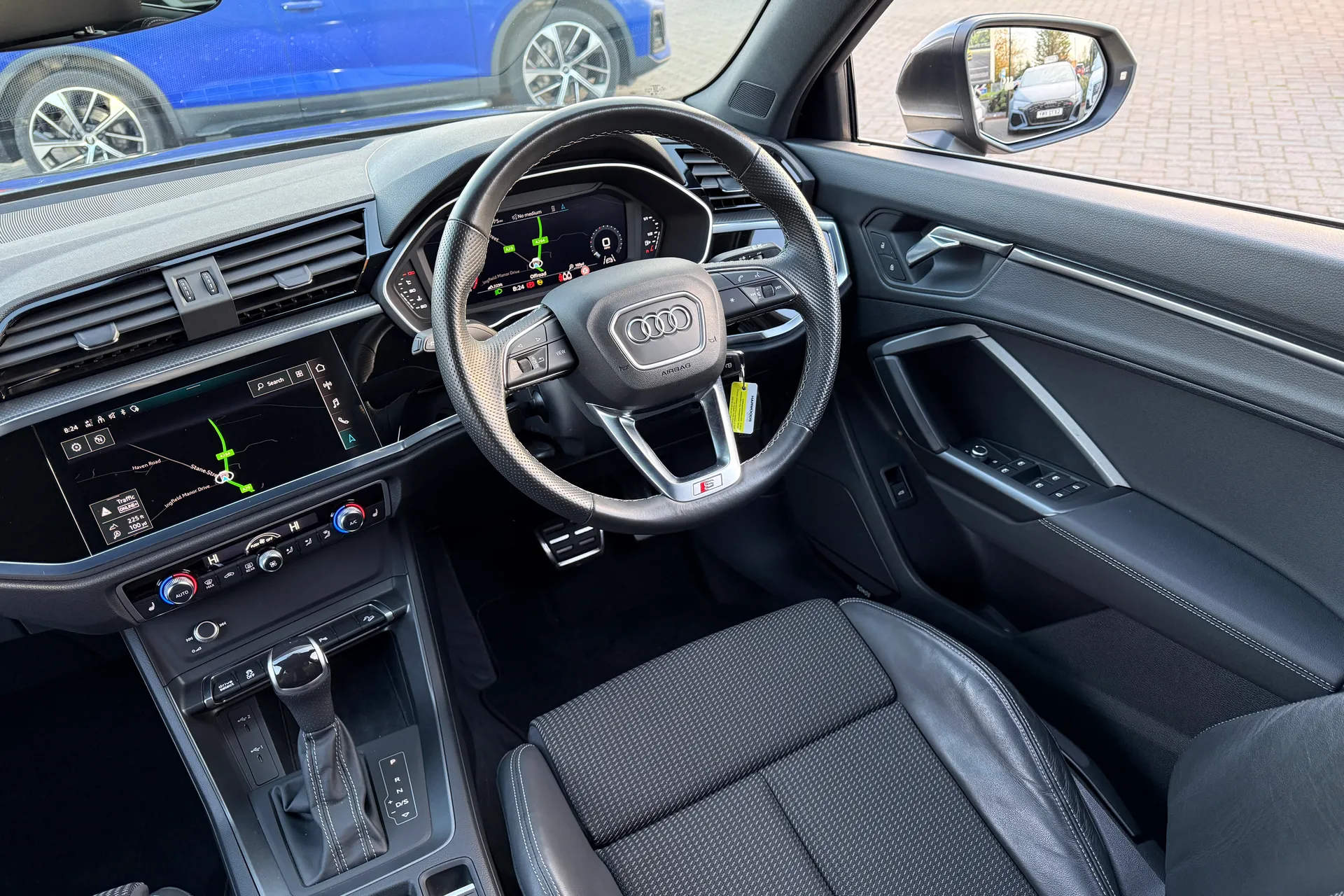 Audi Q3 thumbnail image number 40