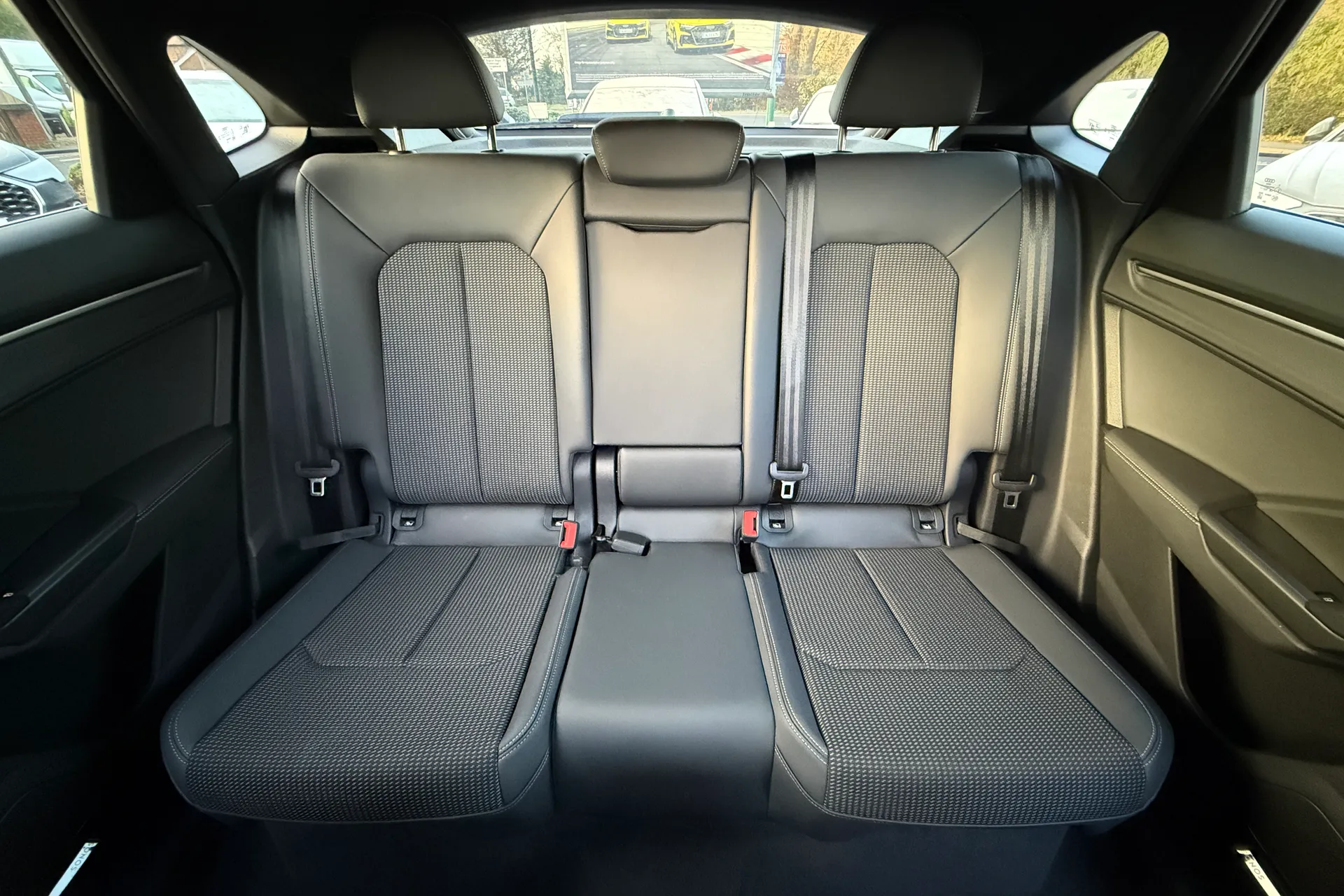 Audi Q3 thumbnail image number 36