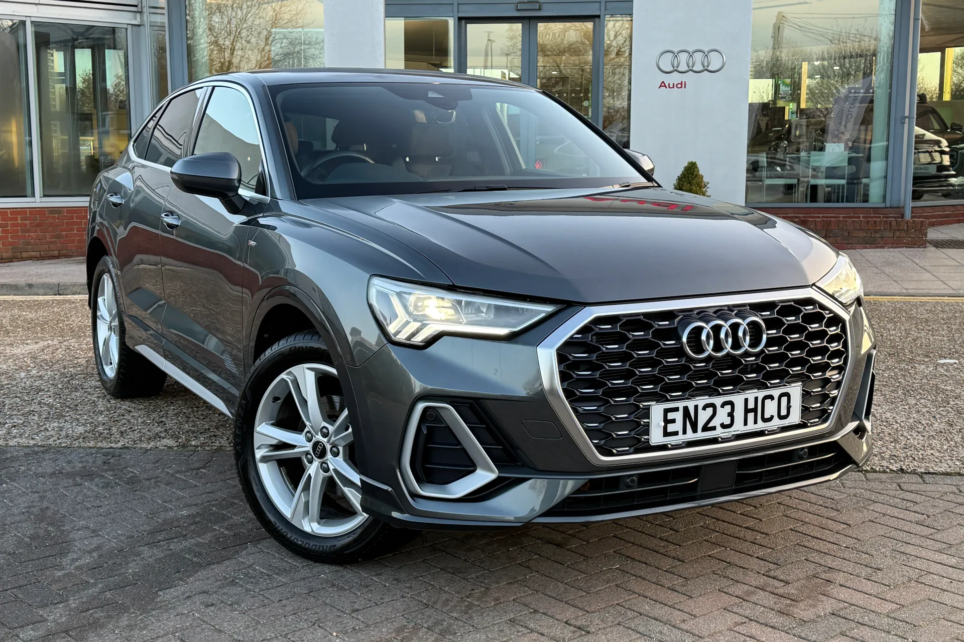 Audi Q3 thumbnail image number 23