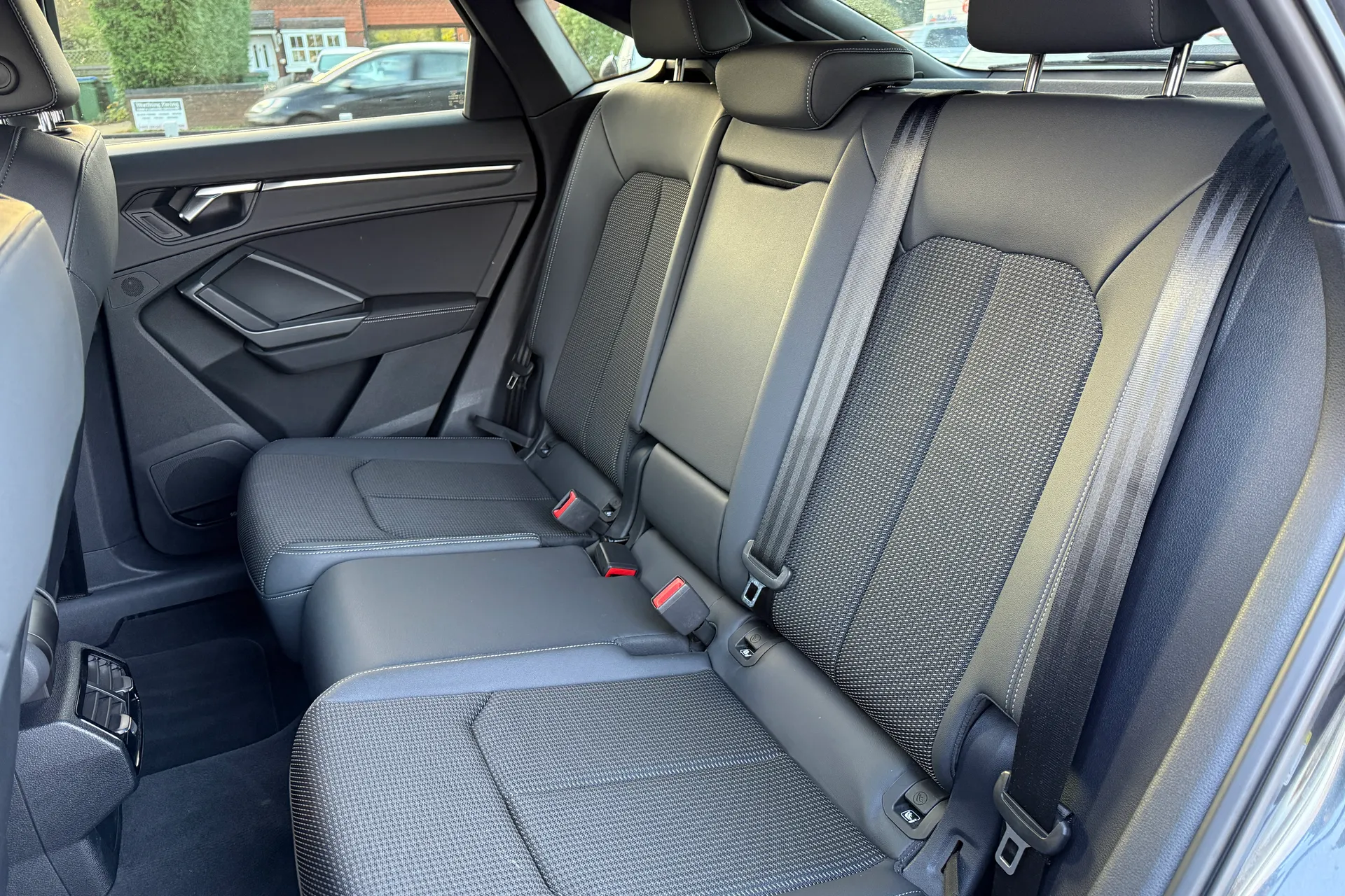 Audi Q3 thumbnail image number 41