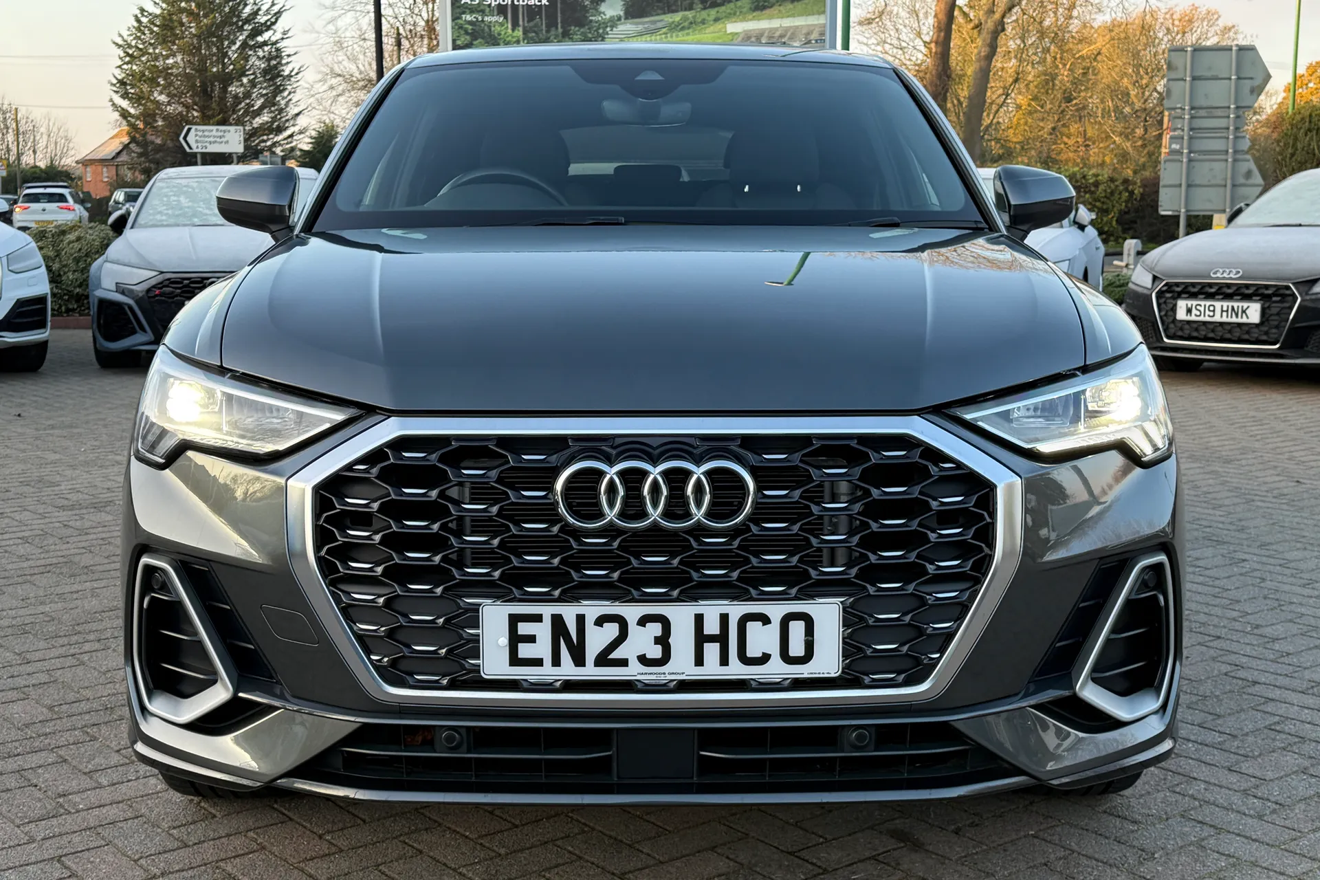 Audi Q3 thumbnail image number 24