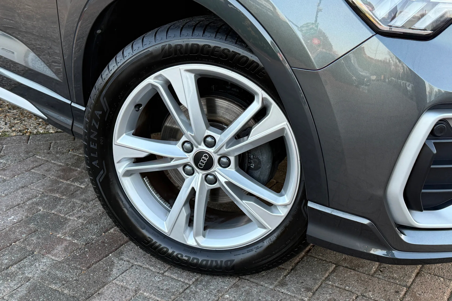 Audi Q3 thumbnail image number 8