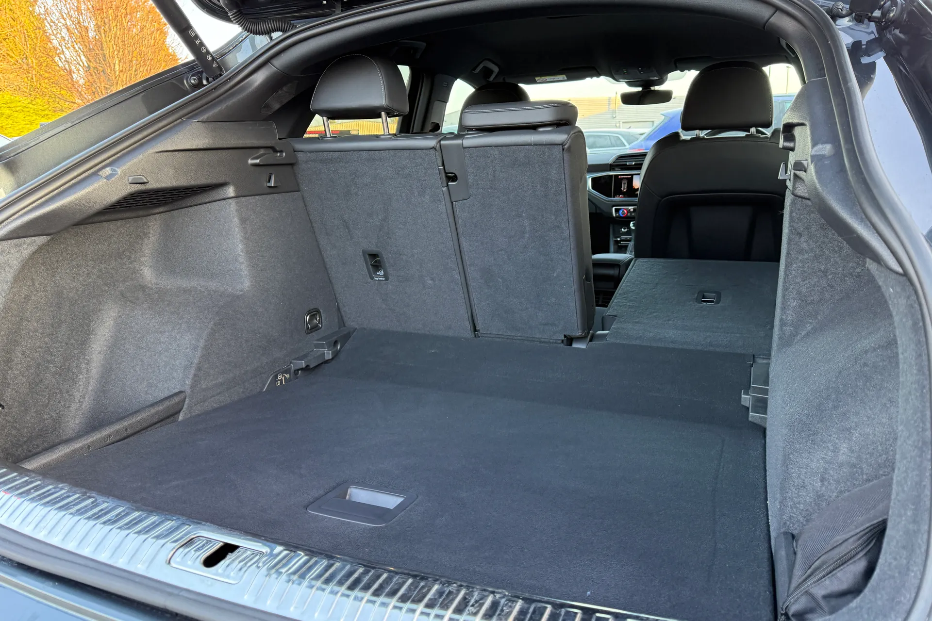 Audi Q3 thumbnail image number 34