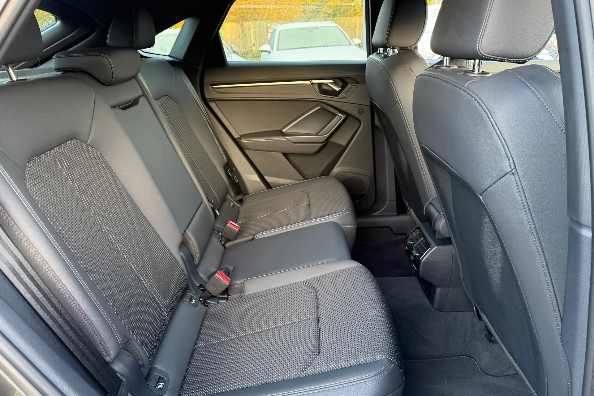 Audi Q3 thumbnail image number 43