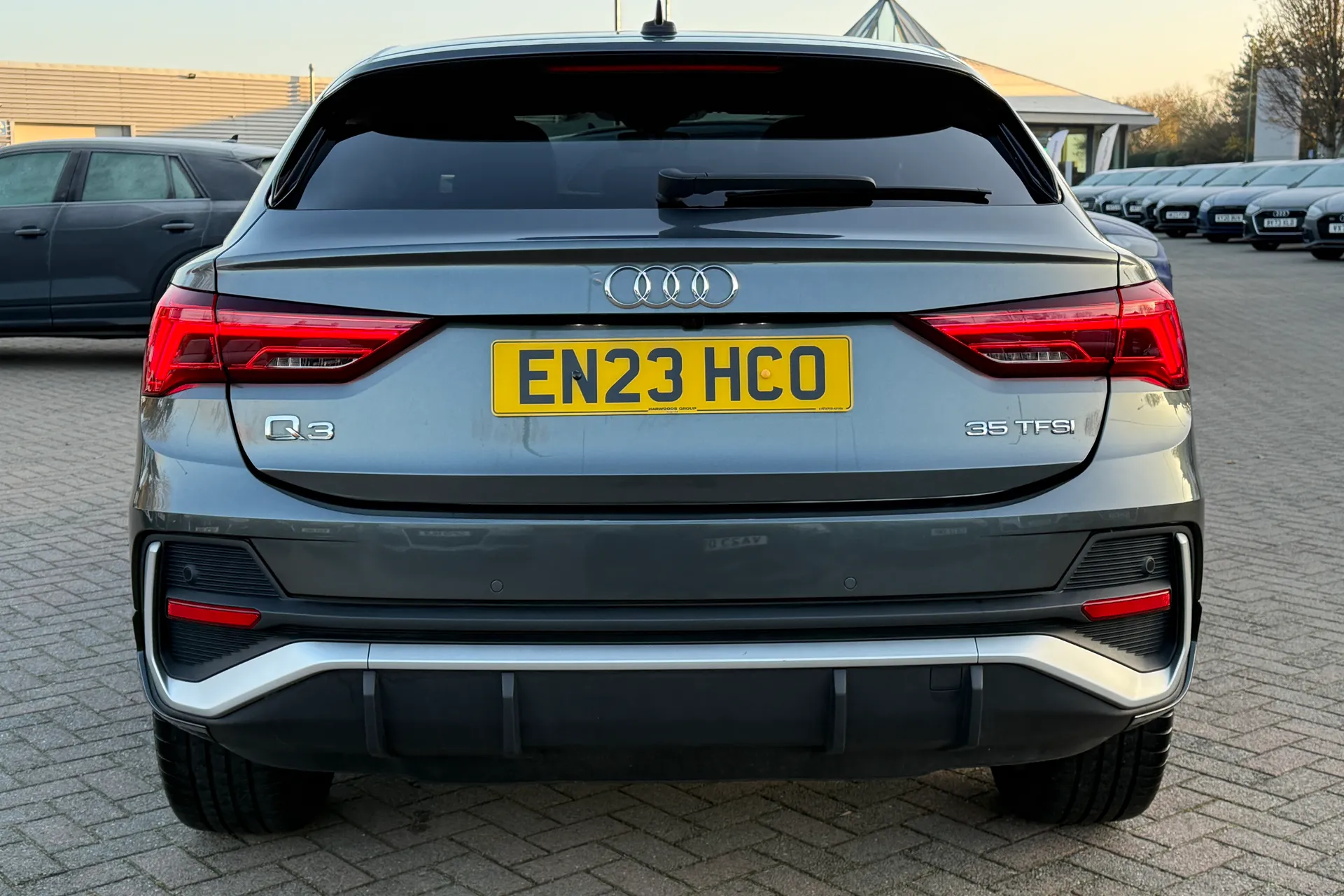 Audi Q3 thumbnail image number 31